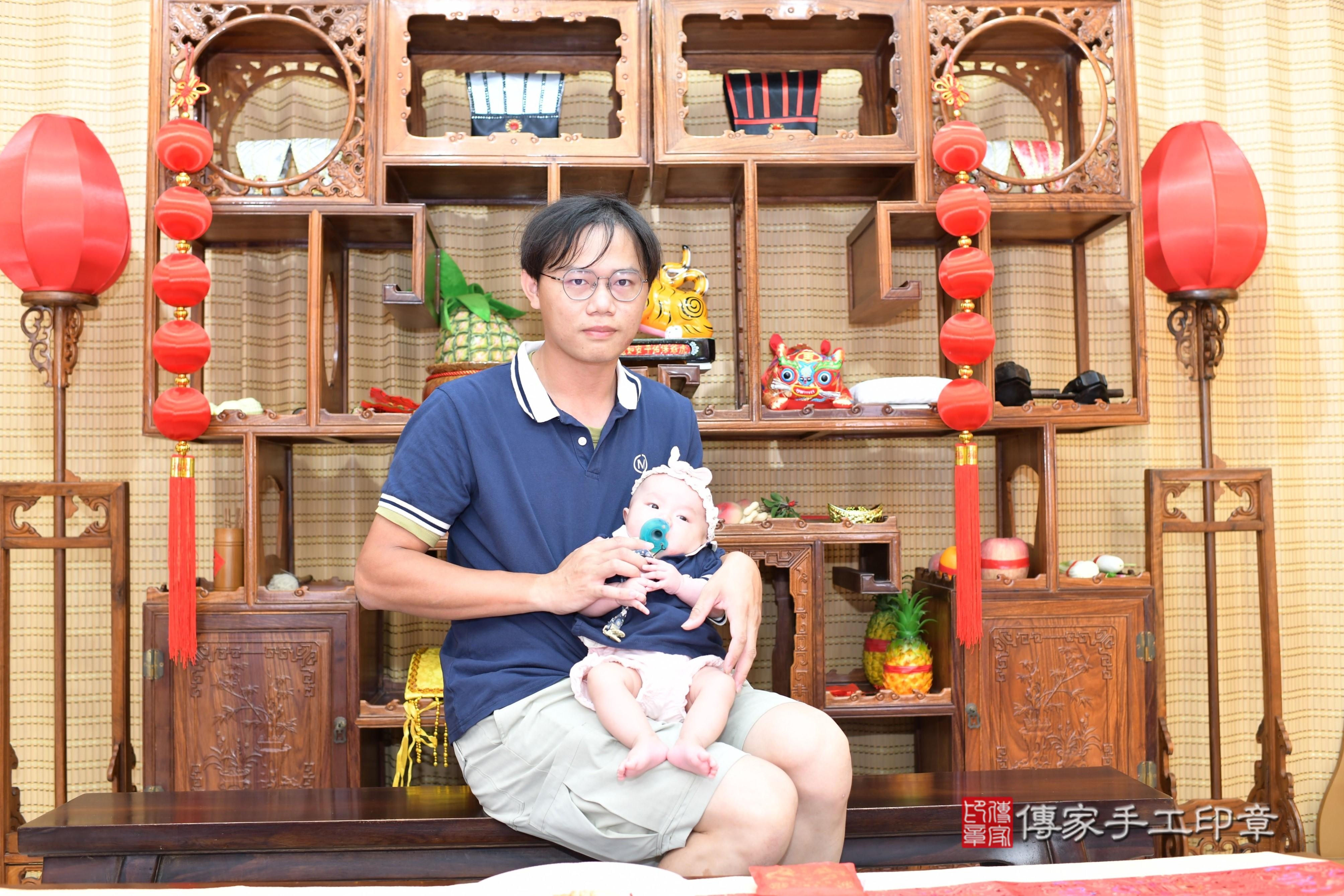 傳家手工印章台南店、抓周、度脺、中國風會場、傳家嬰兒古禮、吉祥話、抓周道具物品24種、拍照。抓周證書。寶寶抓周、滿周歲、生日快樂、祝福