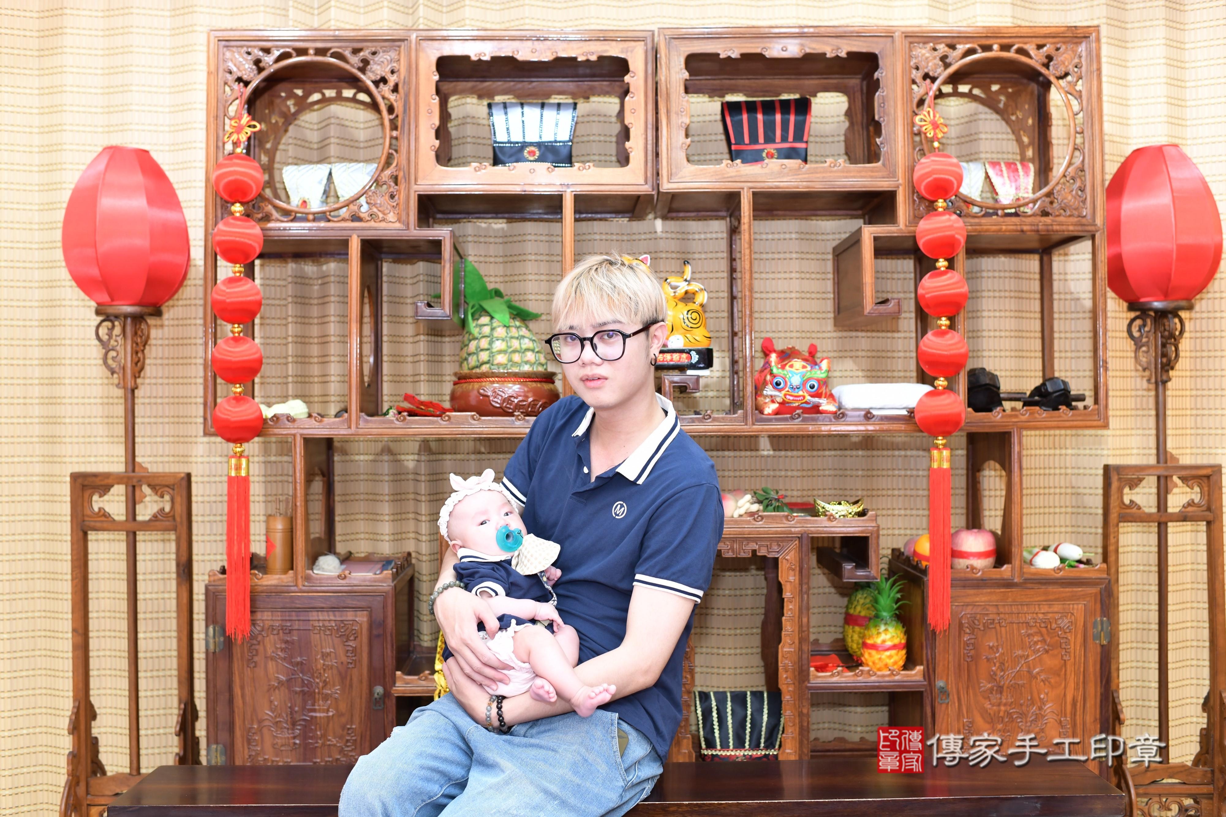 傳家手工印章台南店、抓周、度脺、中國風會場、傳家嬰兒古禮、吉祥話、抓周道具物品24種、拍照。抓周證書。寶寶抓周、滿周歲、生日快樂、祝福