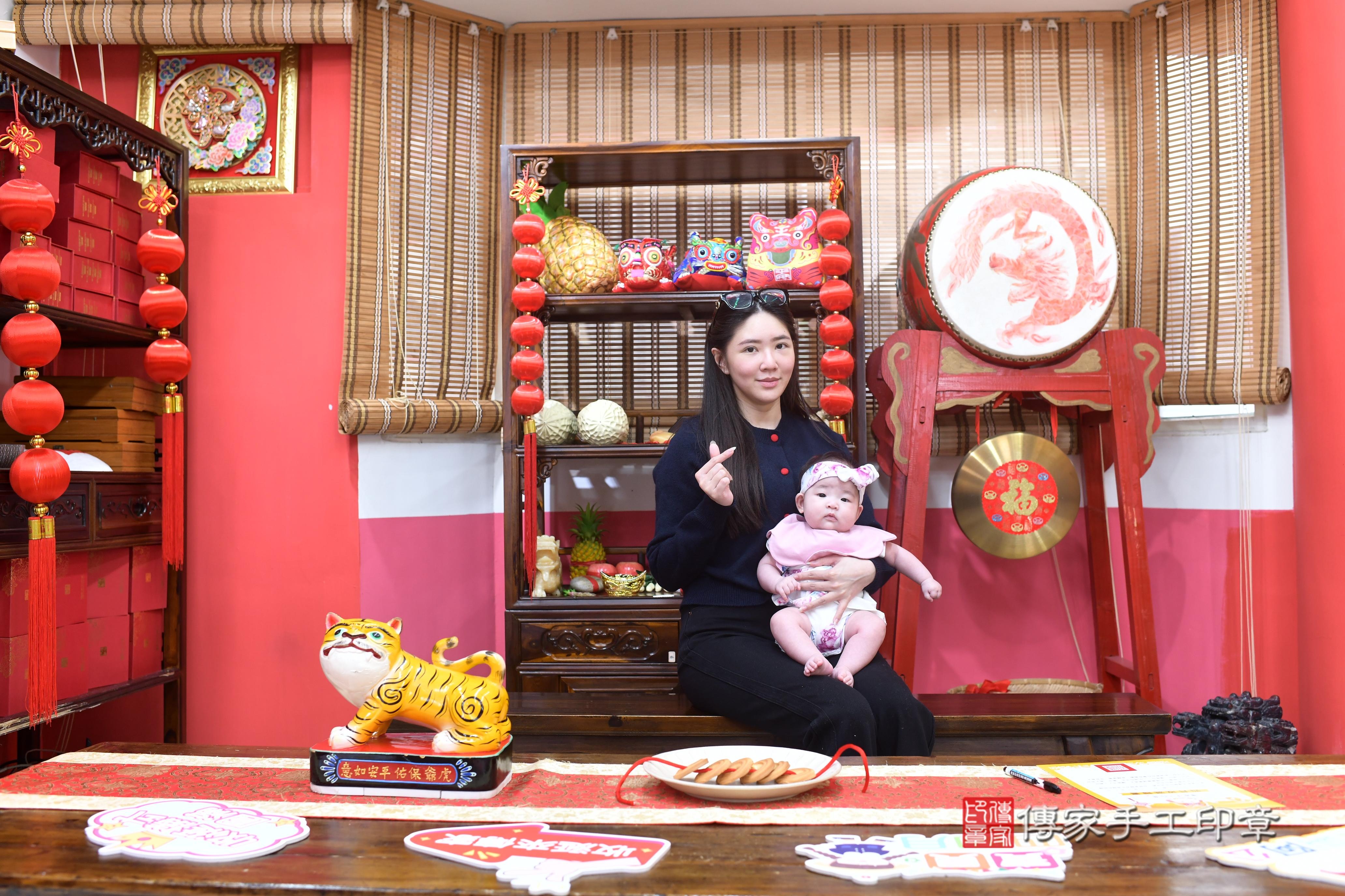 傳家手工印章桃園店、抓周、度脺、中國風會場、傳家嬰兒古禮、吉祥話、抓周道具物品24種、拍照。抓周證書。寶寶抓周、滿周歲、生日快樂、祝福