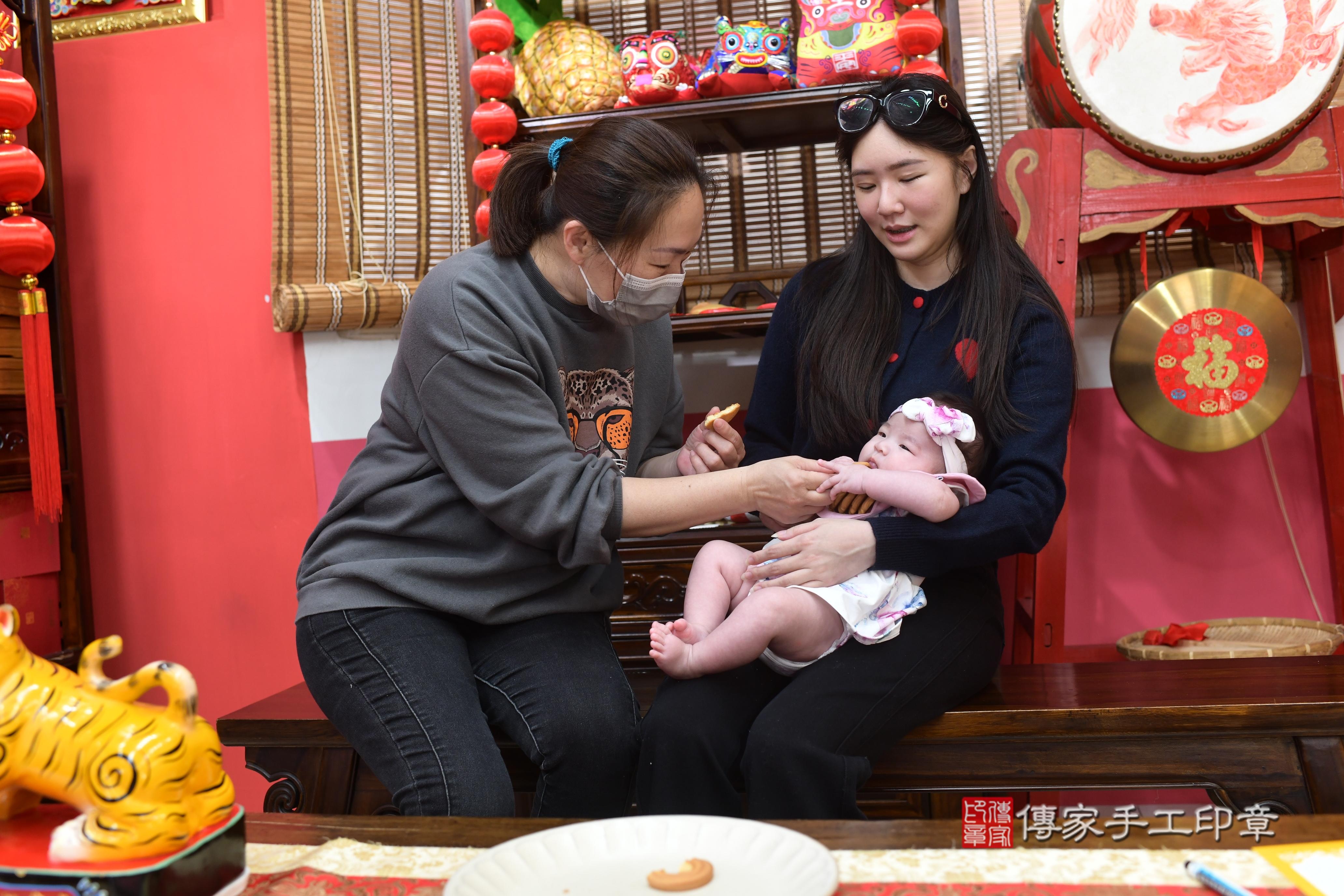 傳家手工印章高雄店、抓周、度脺、中國風會場、傳家嬰兒古禮、吉祥話、抓周道具物品24種、拍照。抓周證書。寶寶抓周、滿周歲、生日快樂、祝福