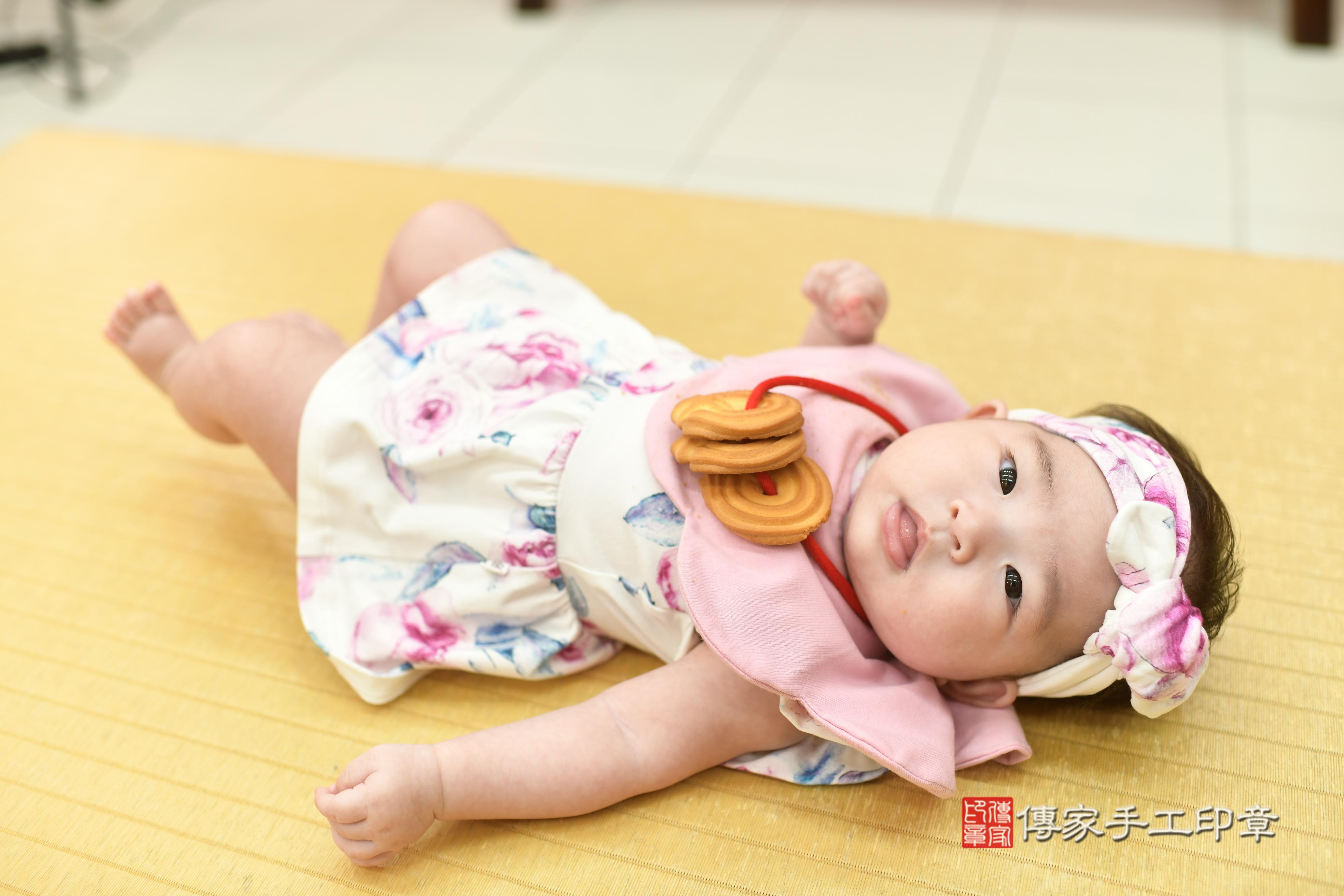 傳家手工印章高雄店、抓周、度脺、中國風會場、傳家嬰兒古禮、吉祥話、抓周道具物品24種、拍照。抓周證書。寶寶抓周、滿周歲、生日快樂、祝福