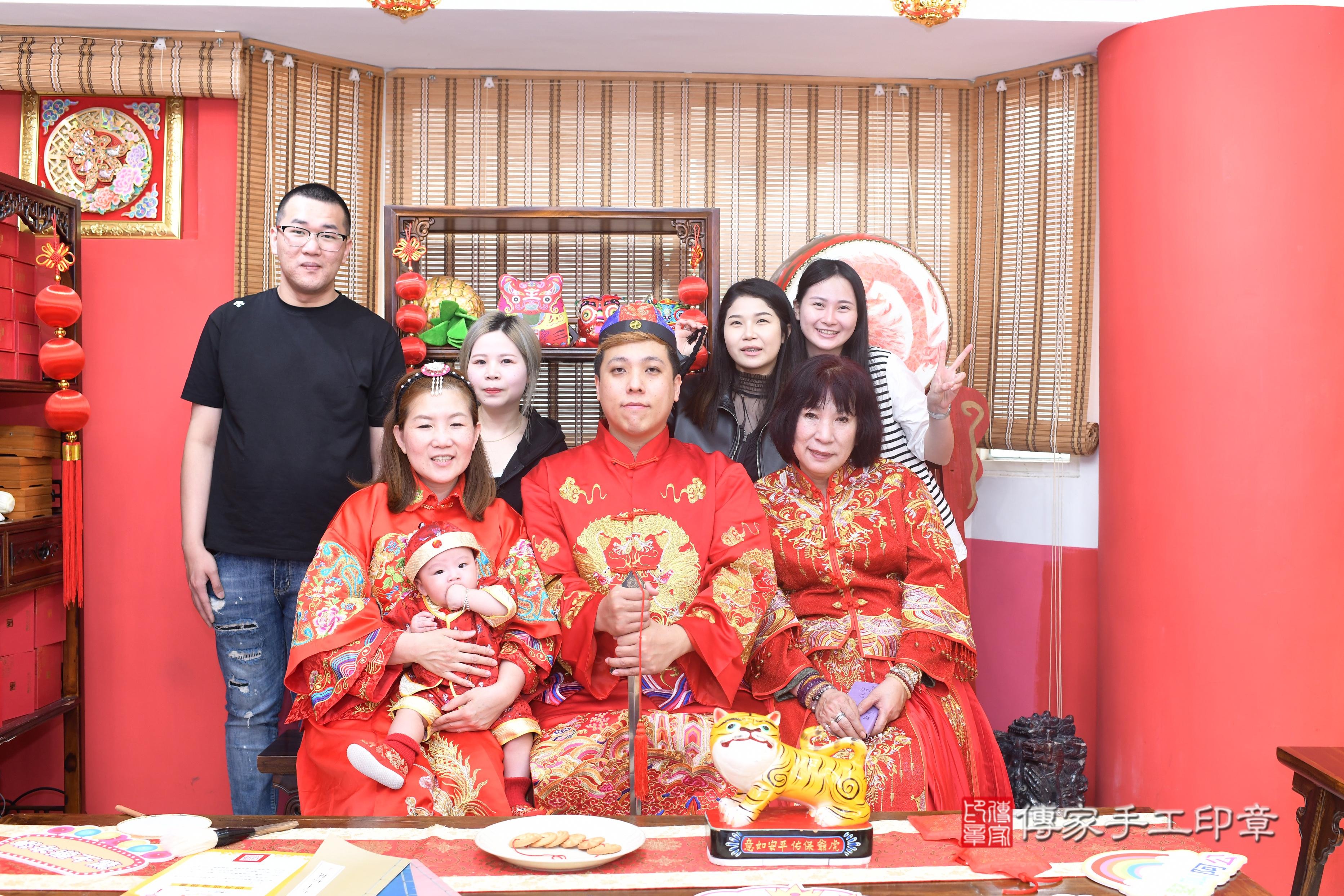 傳家手工印章高雄店、抓周、度脺、中國風會場、傳家嬰兒古禮、吉祥話、抓周道具物品24種、拍照。抓周證書。寶寶抓周、滿周歲、生日快樂、祝福