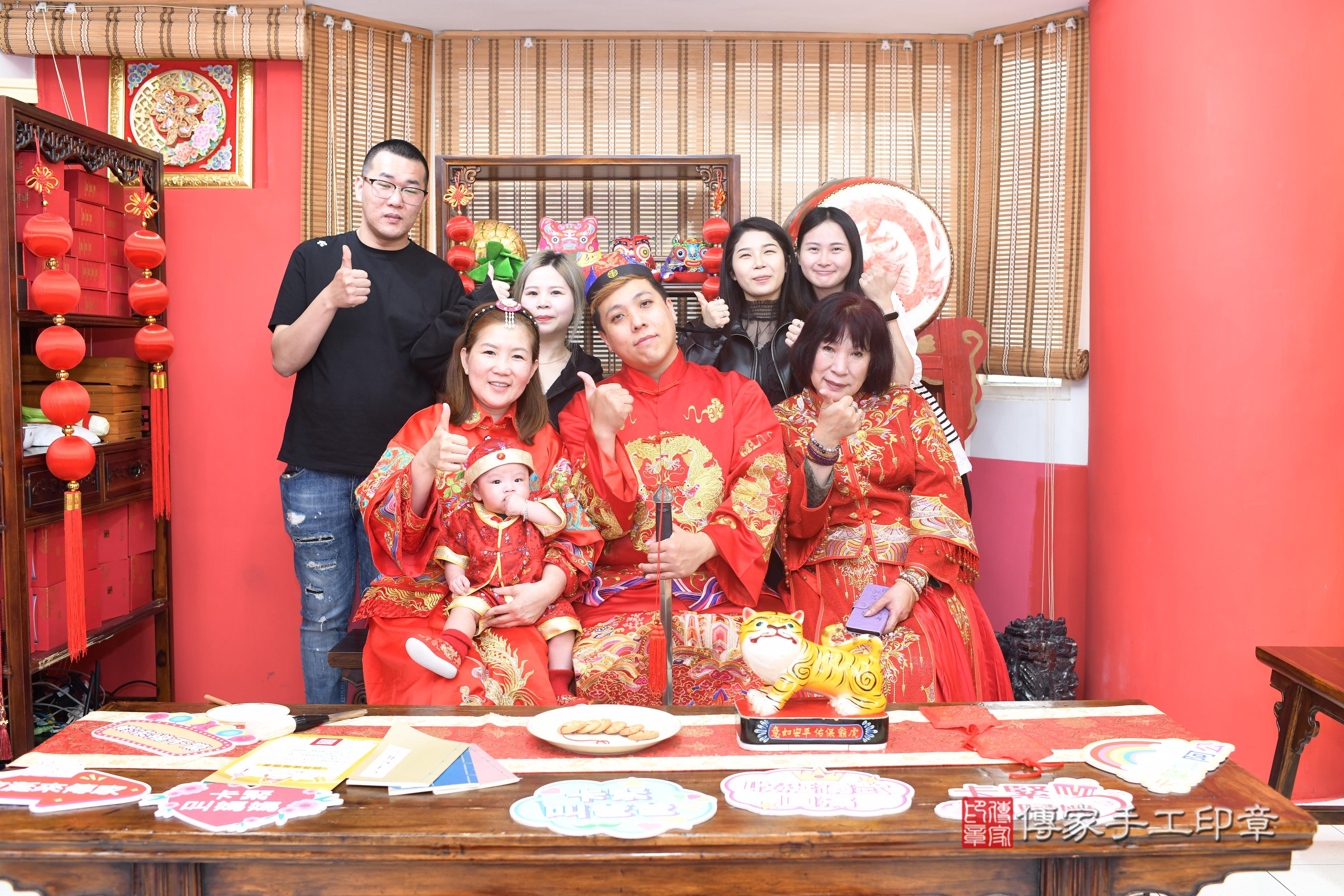 傳家手工印章高雄店、抓周、度脺、中國風會場、傳家嬰兒古禮、吉祥話、抓周道具物品24種、拍照。抓周證書。寶寶抓周、滿周歲、生日快樂、祝福