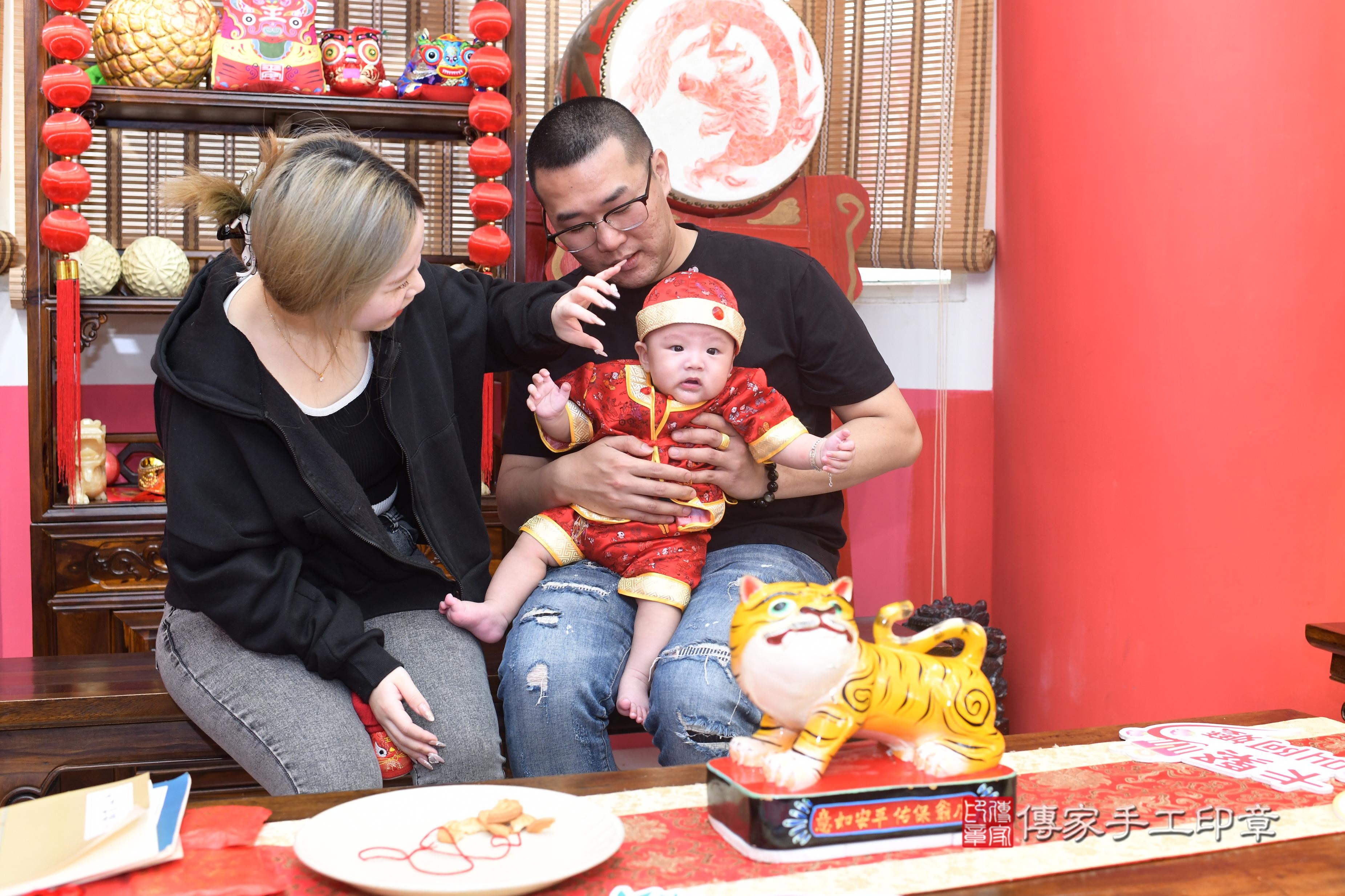傳家手工印章高雄店、抓周、度脺、中國風會場、傳家嬰兒古禮、吉祥話、抓周道具物品24種、拍照。抓周證書。寶寶抓周、滿周歲、生日快樂、祝福