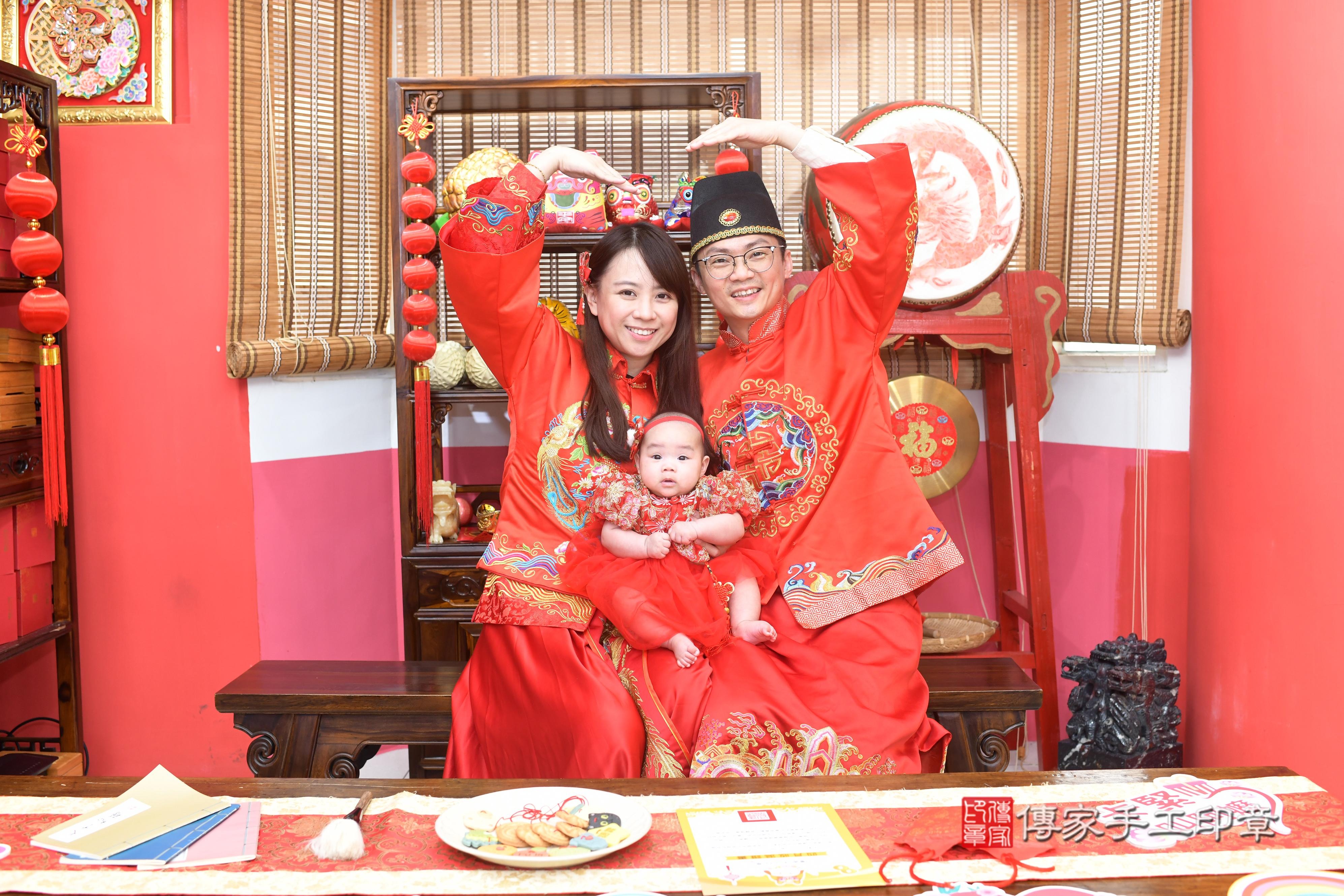 傳家手工印章高雄店、抓周、度脺、中國風會場、傳家嬰兒古禮、吉祥話、抓周道具物品24種、拍照。抓周證書。寶寶抓周、滿周歲、生日快樂、祝福