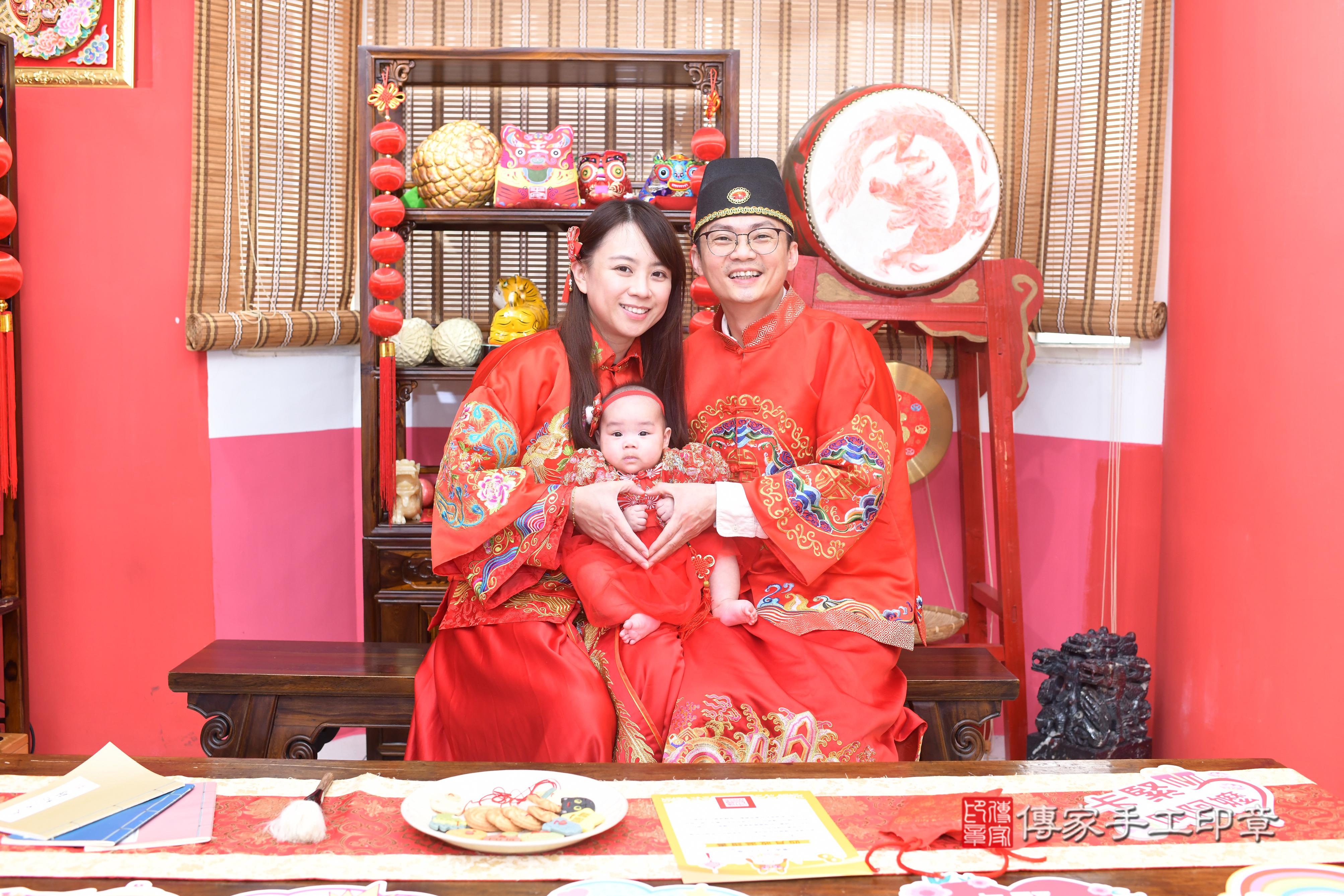 傳家手工印章高雄店、抓周、度脺、中國風會場、傳家嬰兒古禮、吉祥話、抓周道具物品24種、拍照。抓周證書。寶寶抓周、滿周歲、生日快樂、祝福