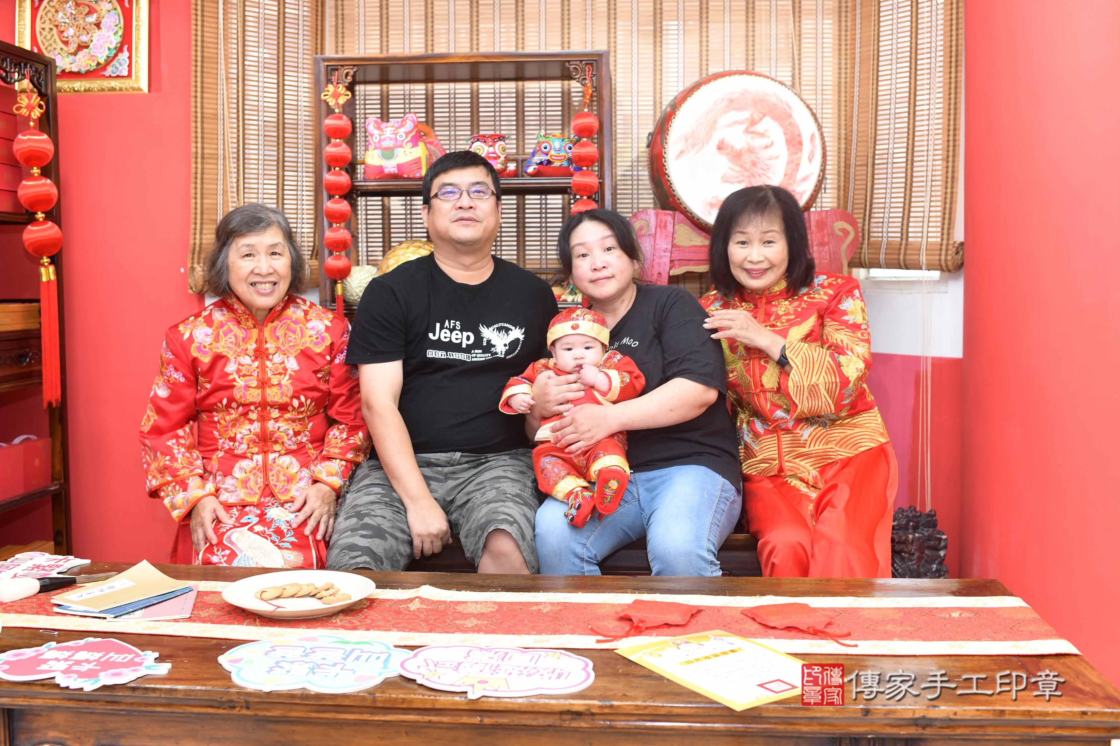 傳家手工印章高雄店、抓周、度脺、中國風會場、傳家嬰兒古禮、吉祥話、抓周道具物品24種、拍照。抓周證書。寶寶抓周、滿周歲、生日快樂、祝福