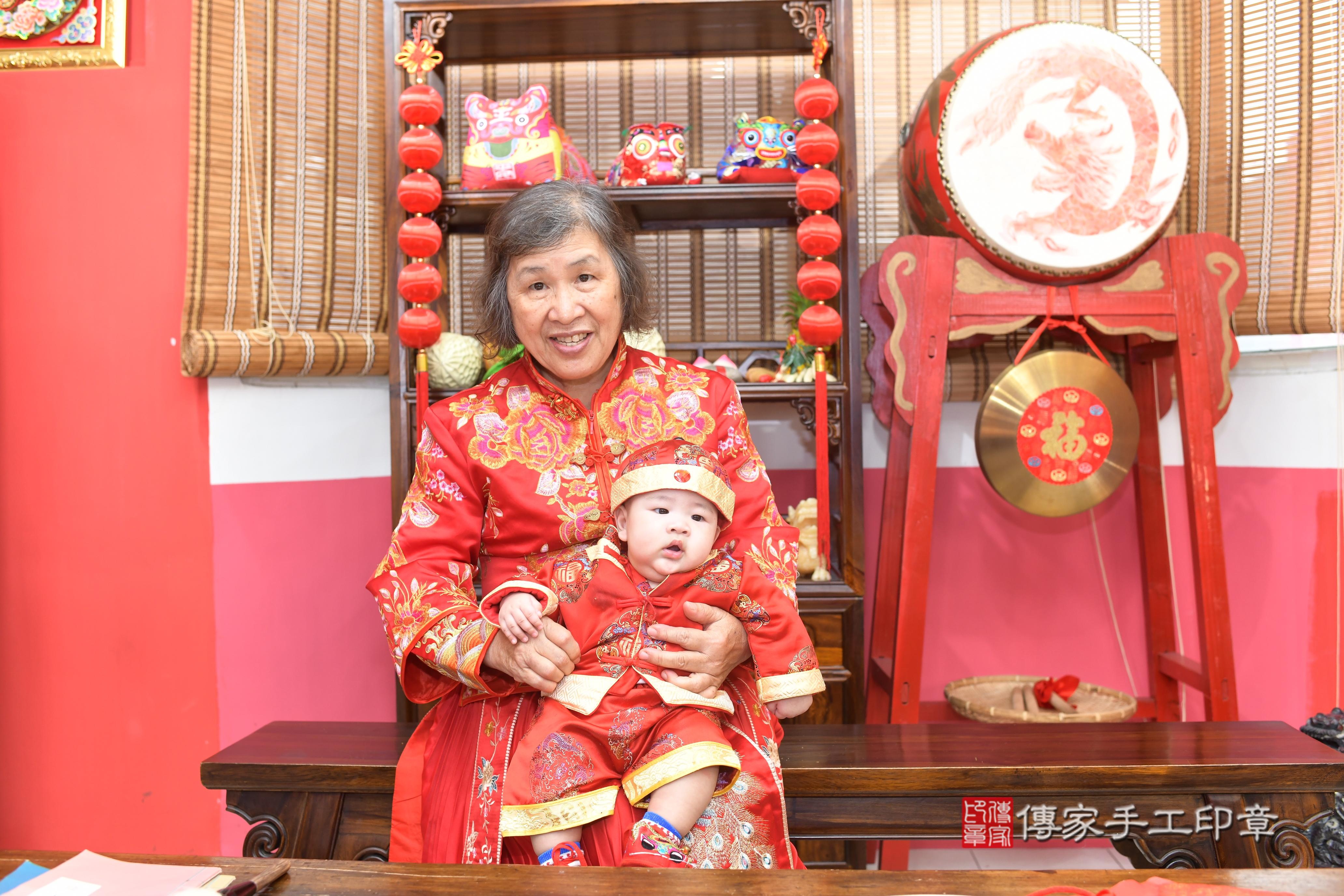 傳家手工印章高雄店、抓周、度脺、中國風會場、傳家嬰兒古禮、吉祥話、抓周道具物品24種、拍照。抓周證書。寶寶抓周、滿周歲、生日快樂、祝福