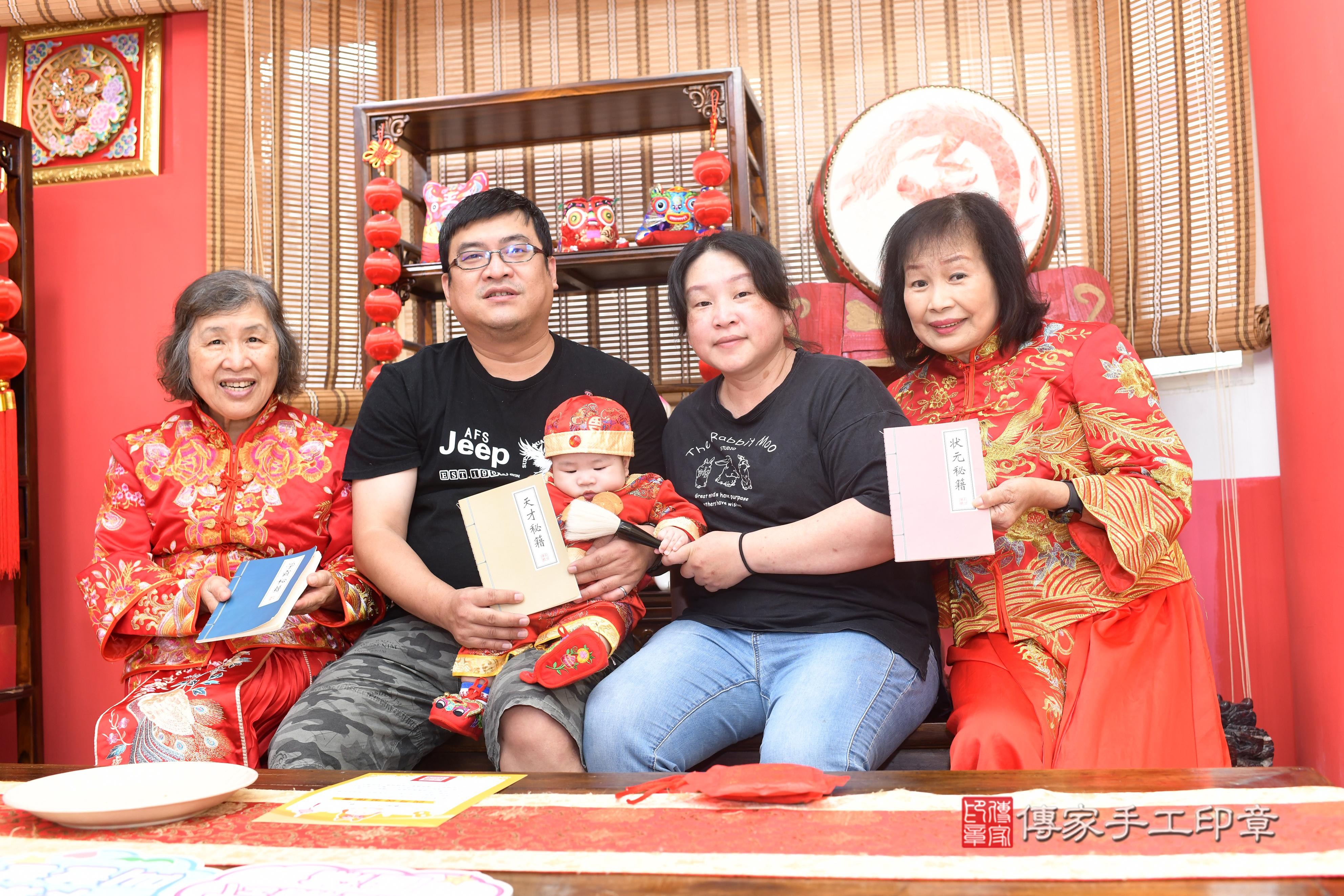 傳家手工印章高雄店、抓周、度脺、中國風會場、傳家嬰兒古禮、吉祥話、抓周道具物品24種、拍照。抓周證書。寶寶抓周、滿周歲、生日快樂、祝福
