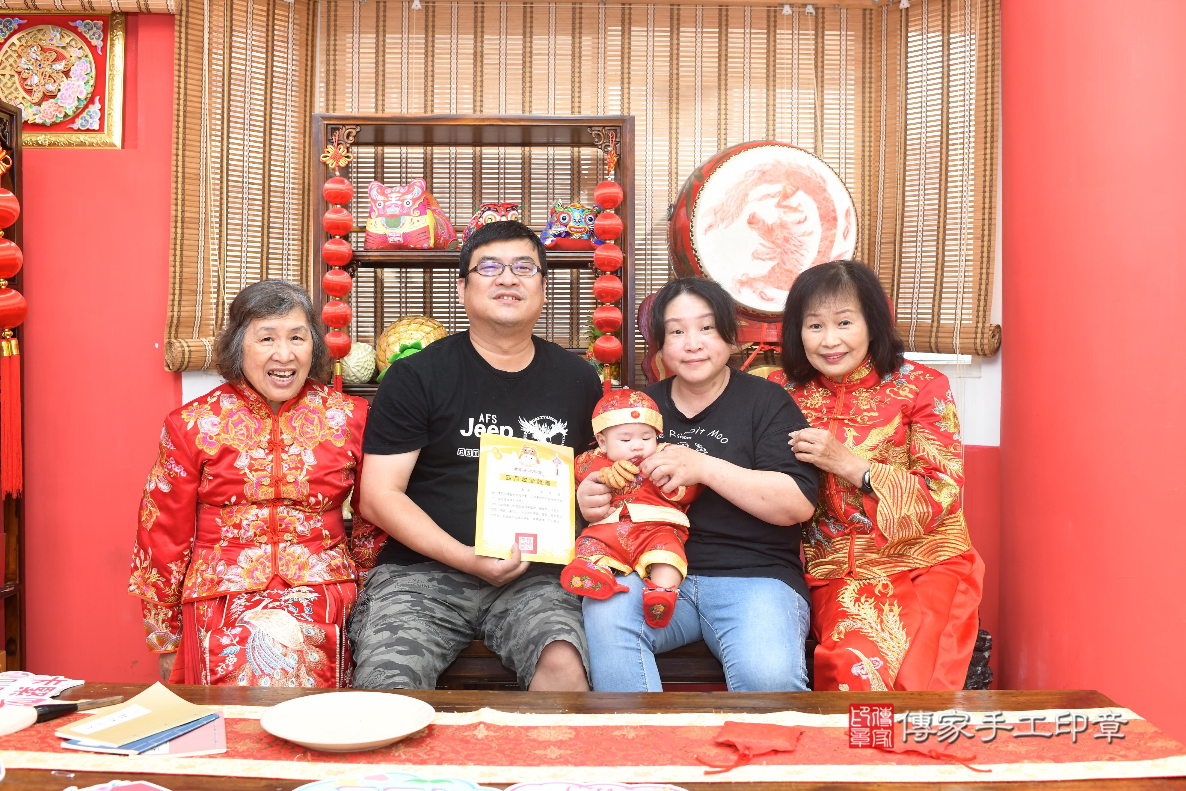 傳家手工印章高雄店、抓周、度脺、中國風會場、傳家嬰兒古禮、吉祥話、抓周道具物品24種、拍照。抓周證書。寶寶抓周、滿周歲、生日快樂、祝福