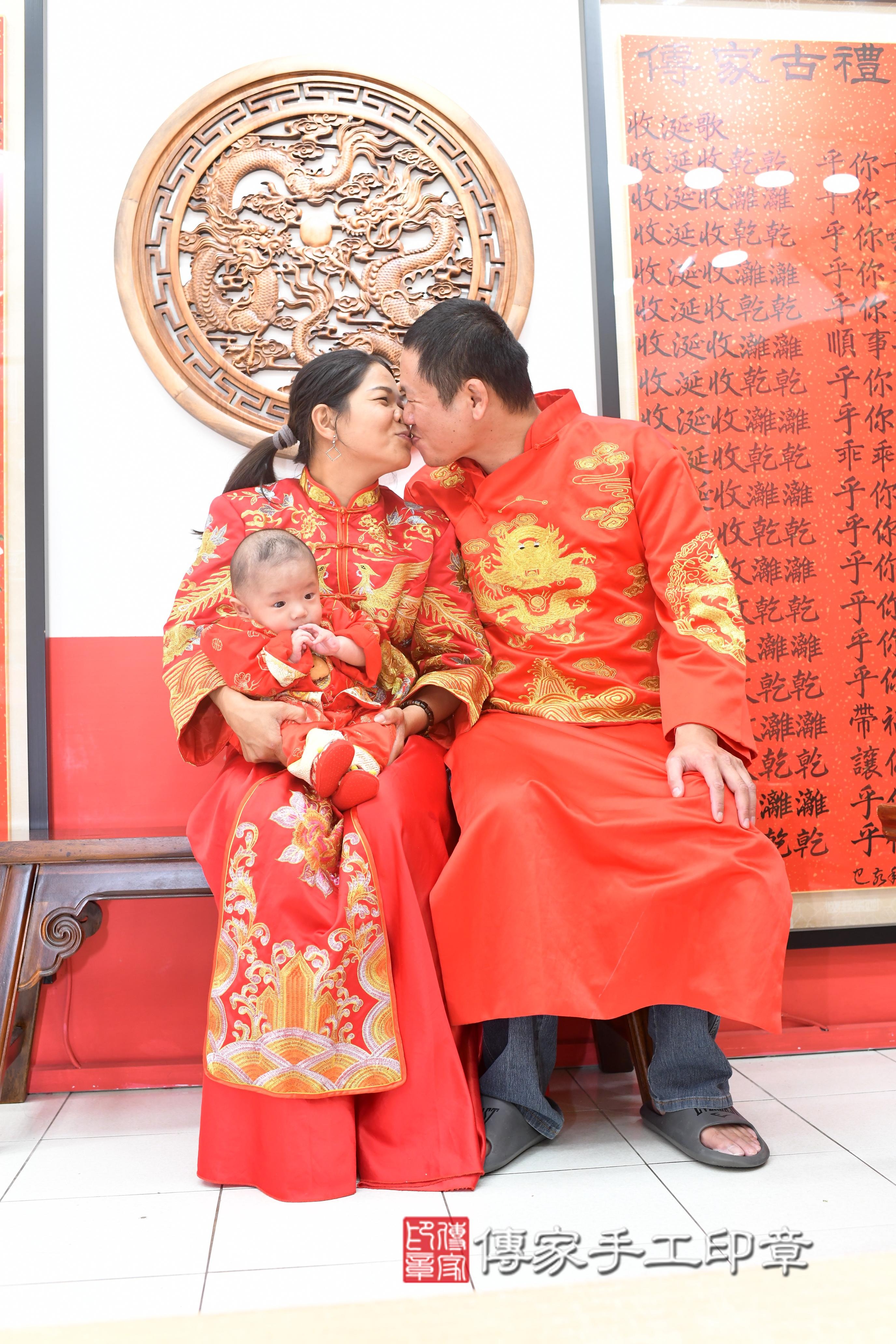 傳家手工印章高雄店、抓周、度脺、中國風會場、傳家嬰兒古禮、吉祥話、抓周道具物品24種、拍照。抓周證書。寶寶抓周、滿周歲、生日快樂、祝福