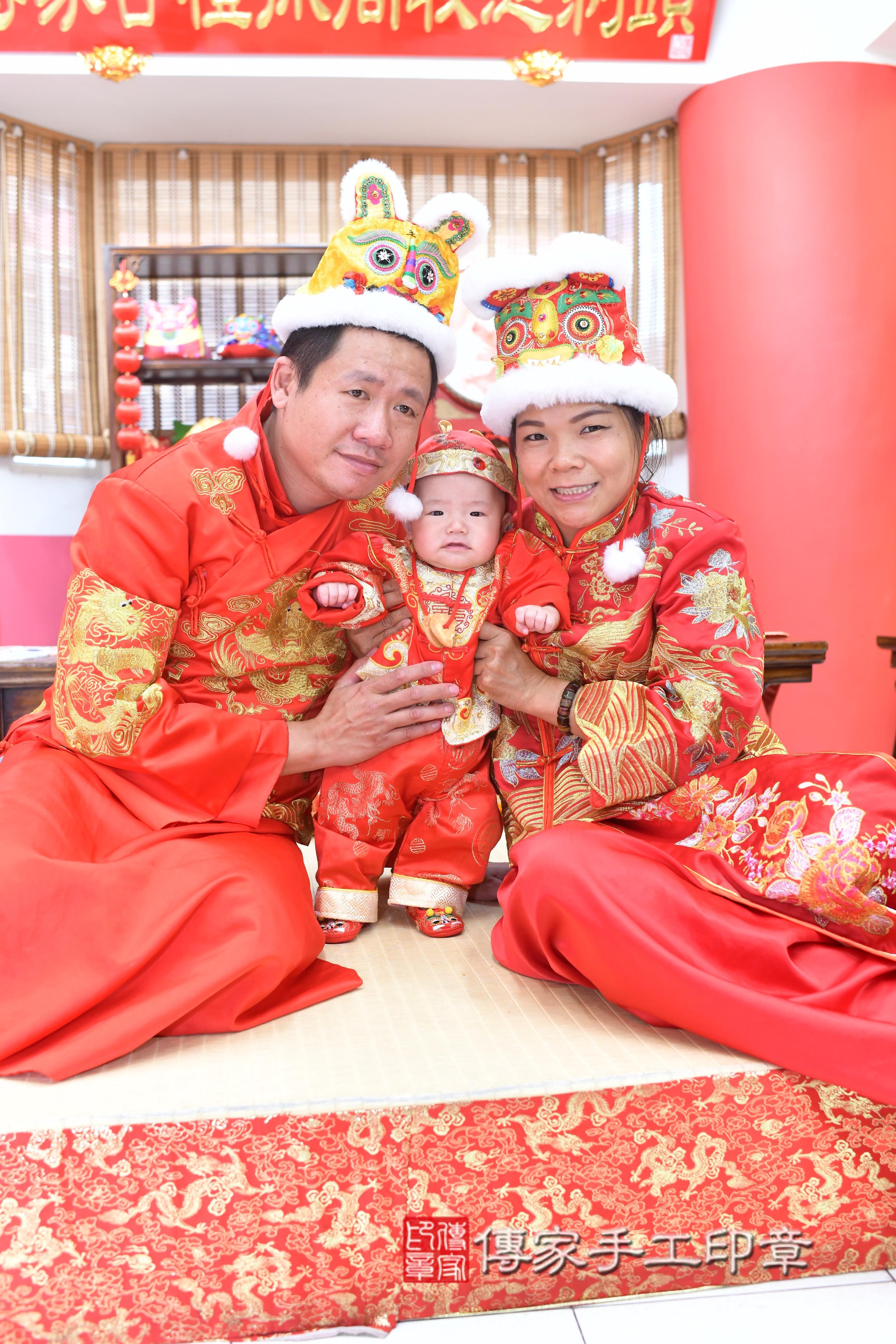 傳家手工印章高雄店、抓周、度脺、中國風會場、傳家嬰兒古禮、吉祥話、抓周道具物品24種、拍照。抓周證書。寶寶抓周、滿周歲、生日快樂、祝福