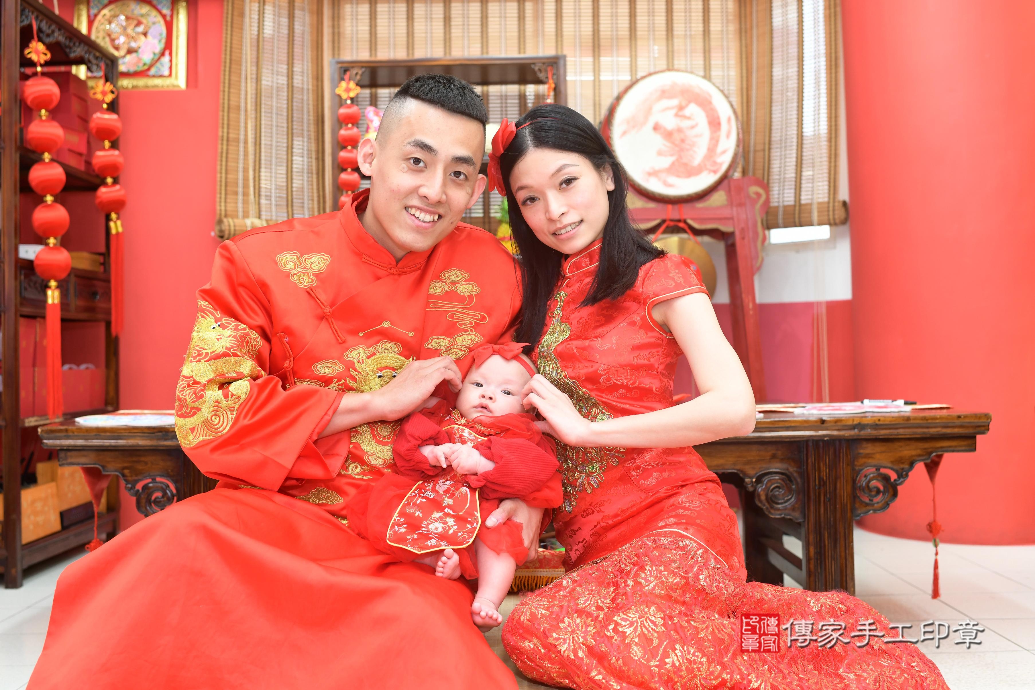 傳家手工印章高雄店、抓周、度脺、中國風會場、傳家嬰兒古禮、吉祥話、抓周道具物品24種、拍照。抓周證書。寶寶抓周、滿周歲、生日快樂、祝福