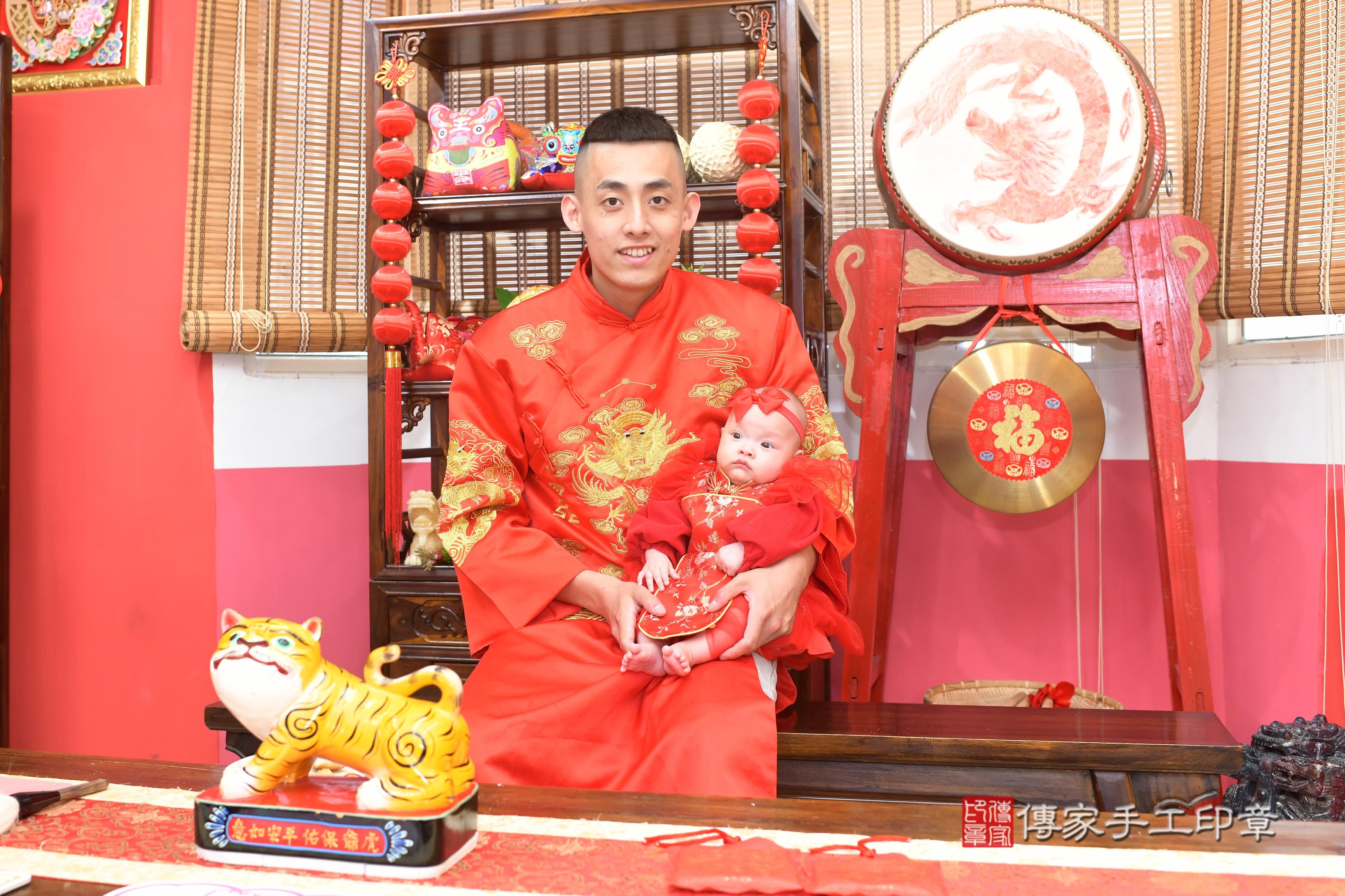 傳家手工印章高雄店、抓周、度脺、中國風會場、傳家嬰兒古禮、吉祥話、抓周道具物品24種、拍照。抓周證書。寶寶抓周、滿周歲、生日快樂、祝福