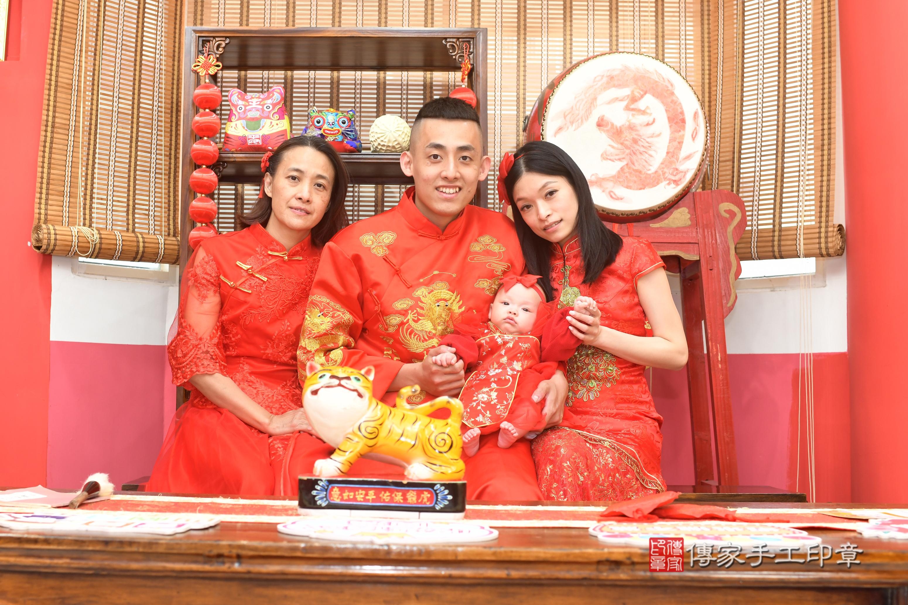 傳家手工印章高雄店、抓周、度脺、中國風會場、傳家嬰兒古禮、吉祥話、抓周道具物品24種、拍照。抓周證書。寶寶抓周、滿周歲、生日快樂、祝福