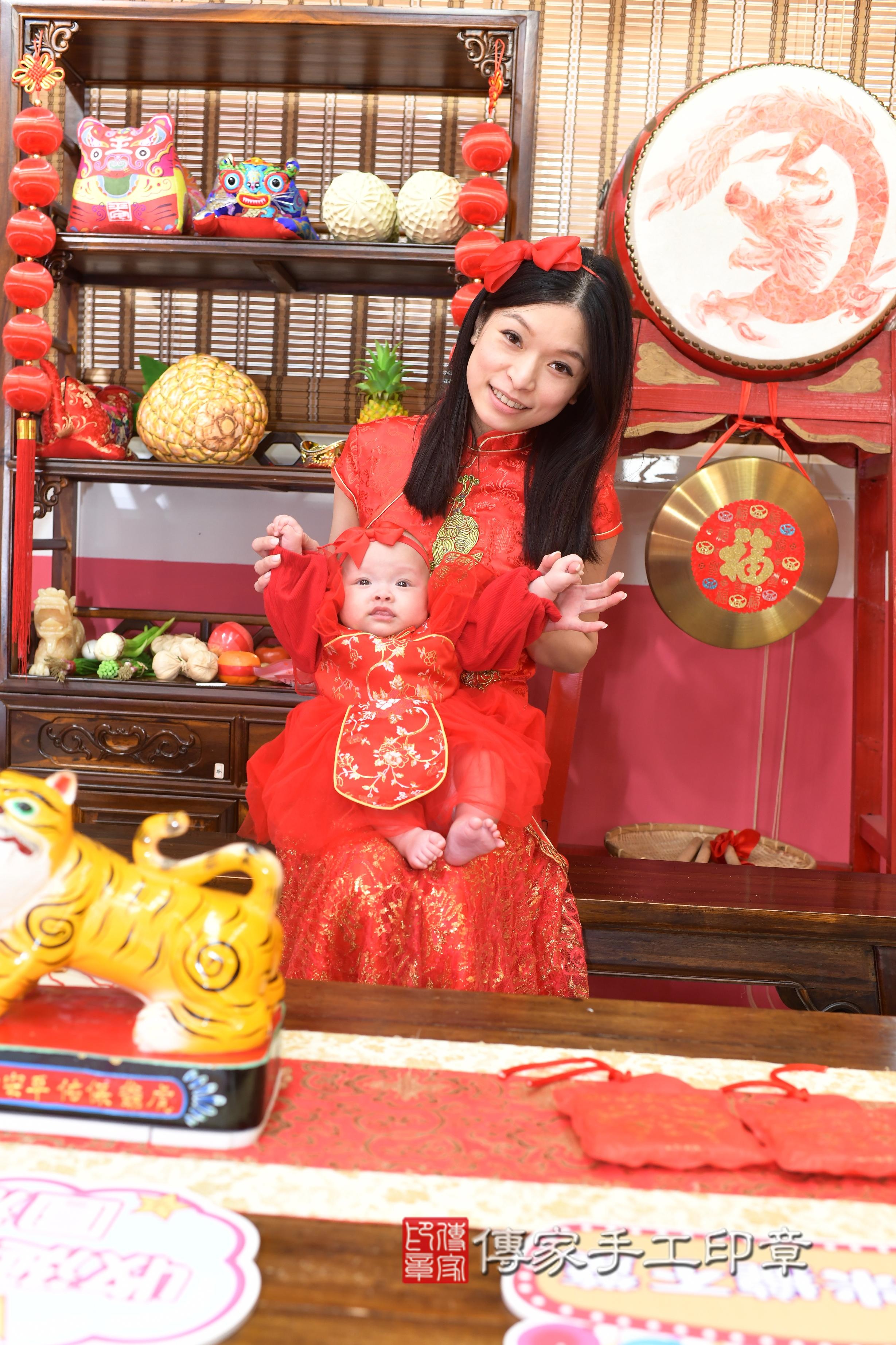 傳家手工印章高雄店、抓周、度脺、中國風會場、傳家嬰兒古禮、吉祥話、抓周道具物品24種、拍照。抓周證書。寶寶抓周、滿周歲、生日快樂、祝福