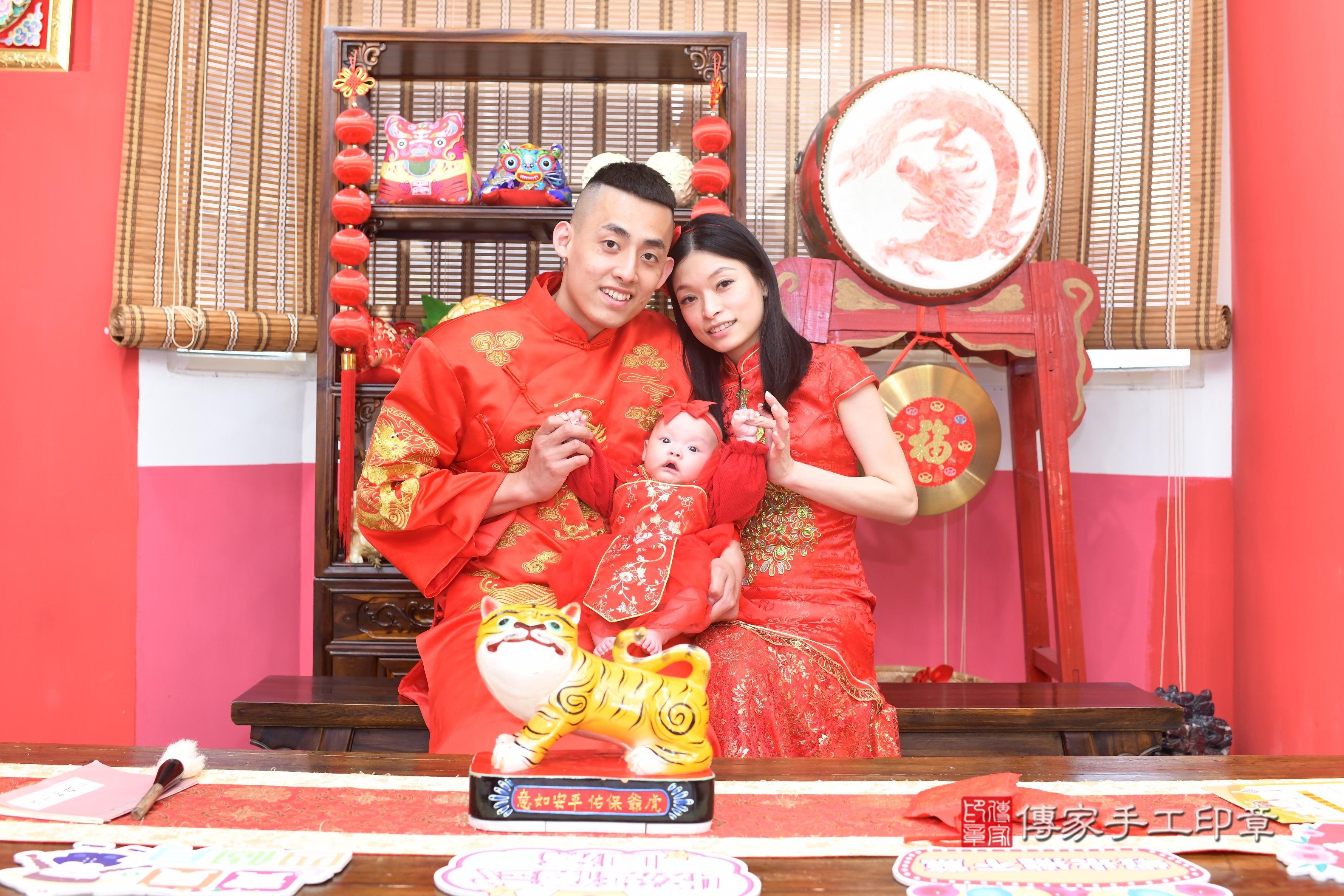 傳家手工印章高雄店、抓周、度脺、中國風會場、傳家嬰兒古禮、吉祥話、抓周道具物品24種、拍照。抓周證書。寶寶抓周、滿周歲、生日快樂、祝福