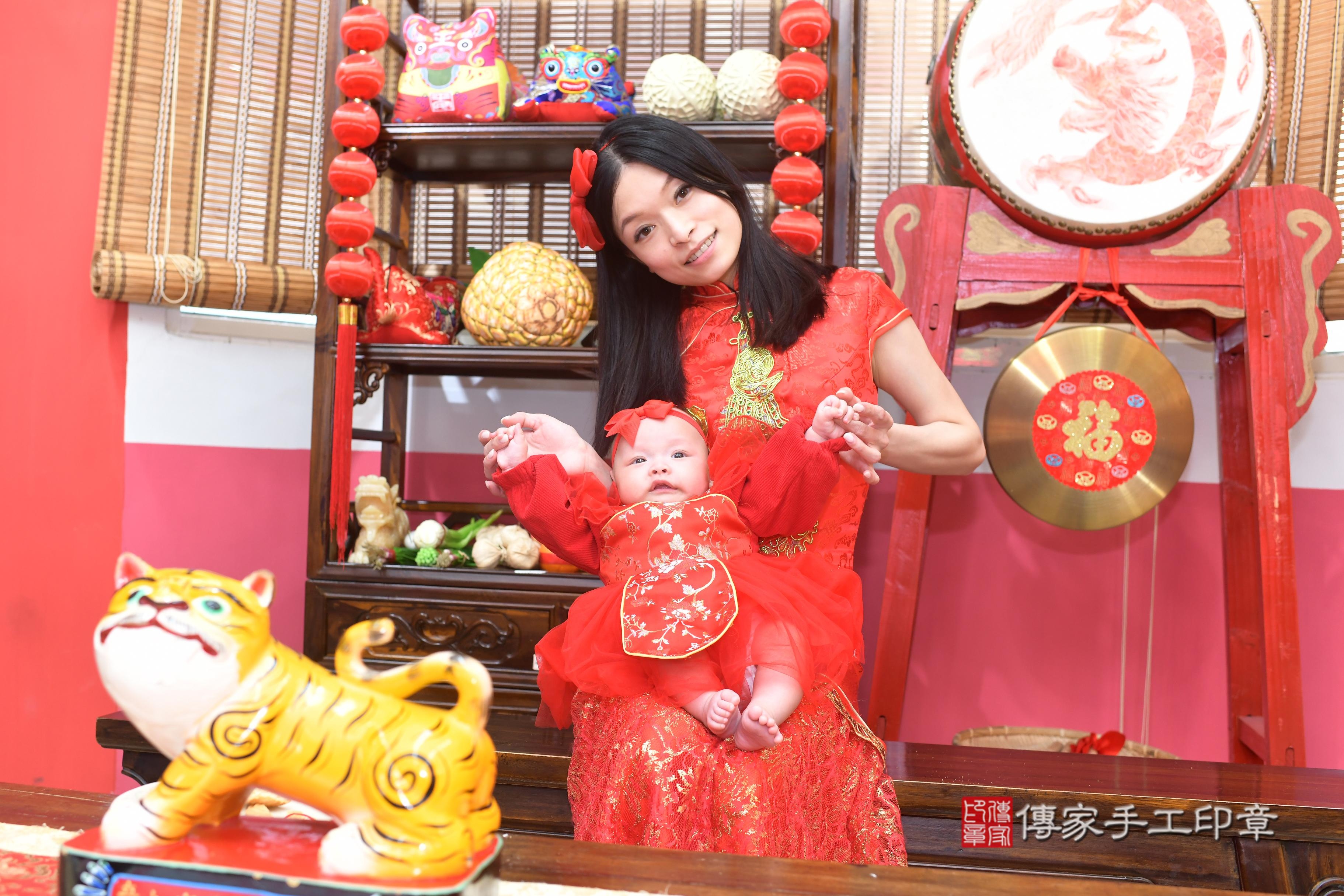 傳家手工印章高雄店、抓周、度脺、中國風會場、傳家嬰兒古禮、吉祥話、抓周道具物品24種、拍照。抓周證書。寶寶抓周、滿周歲、生日快樂、祝福