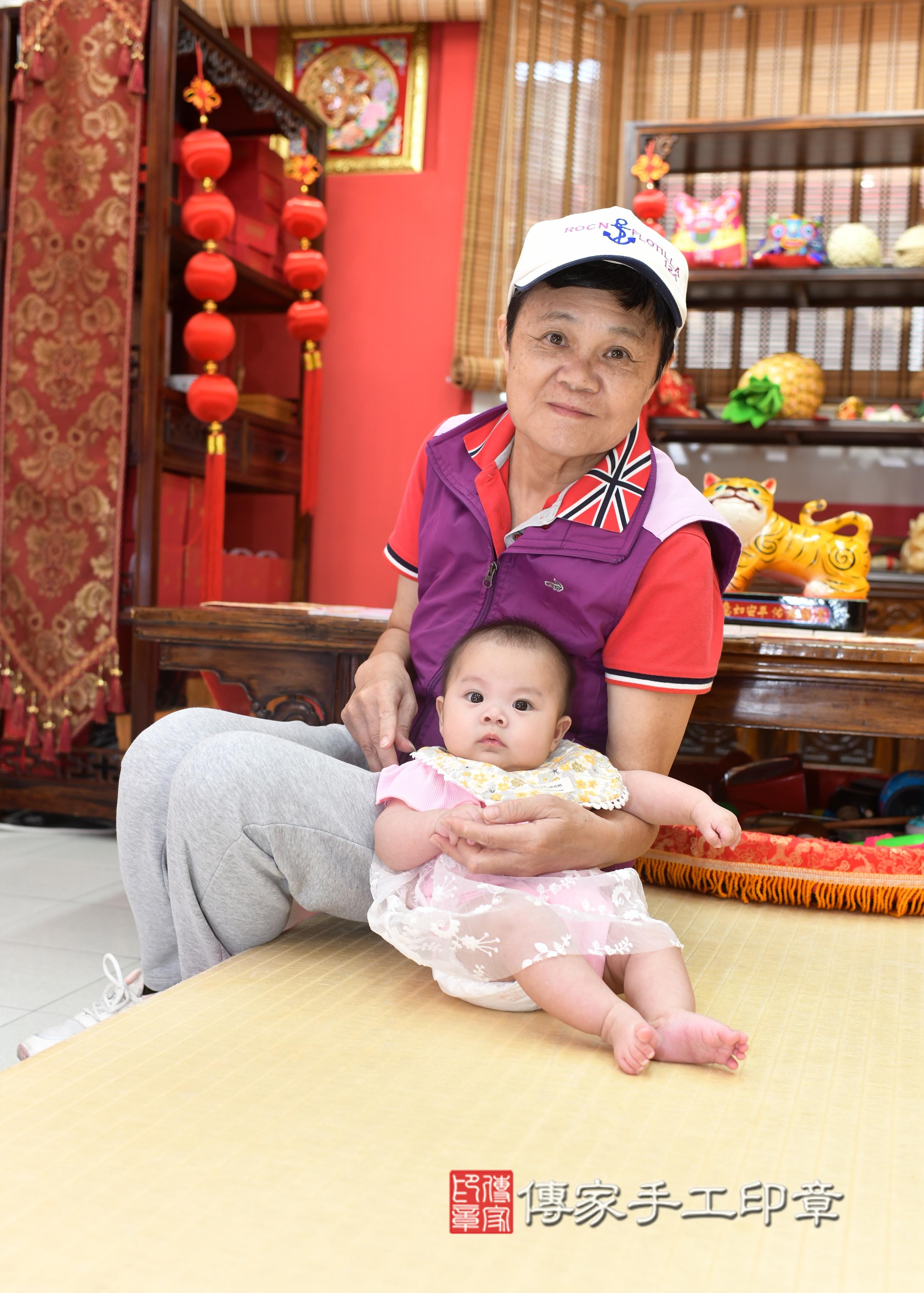 傳家手工印章高雄店、抓周、度脺、中國風會場、傳家嬰兒古禮、吉祥話、抓周道具物品24種、拍照。抓周證書。寶寶抓周、滿周歲、生日快樂、祝福