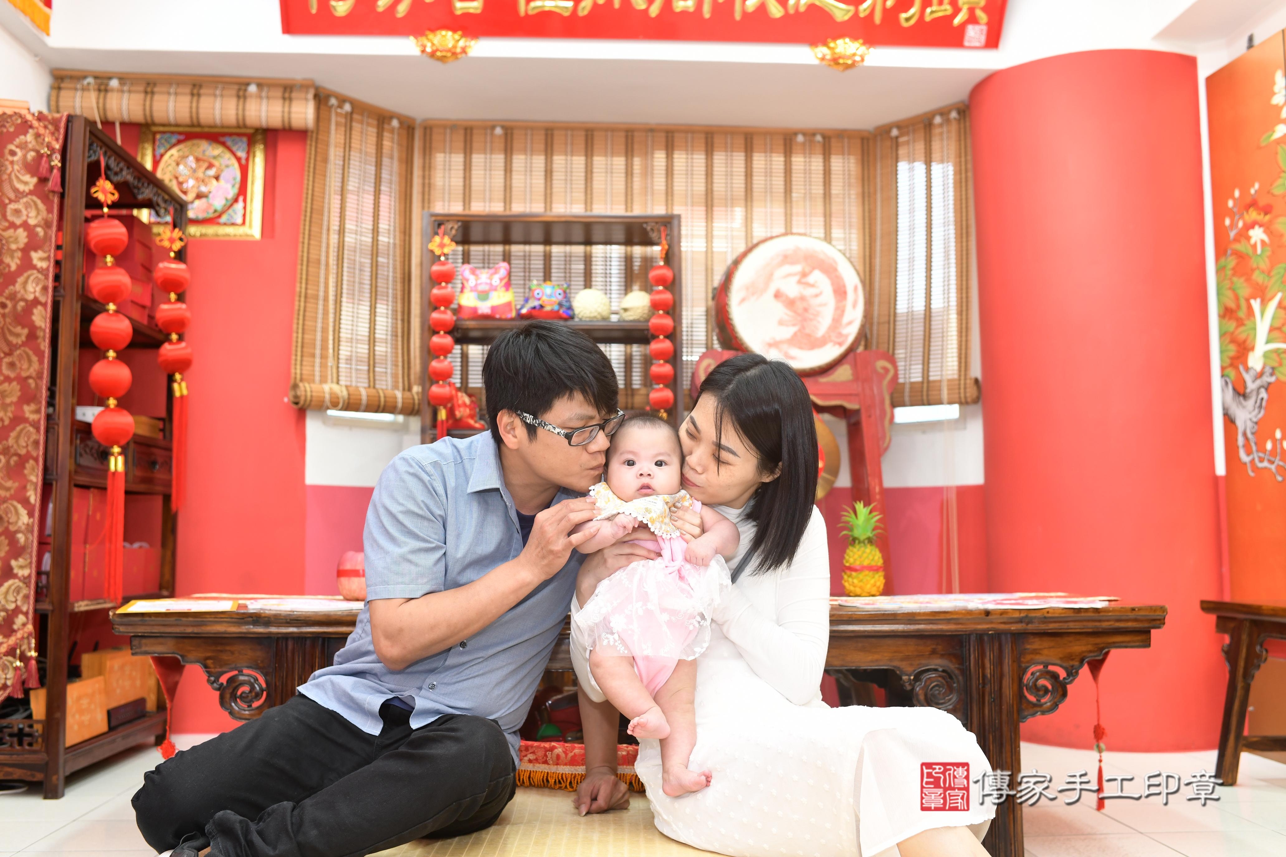 傳家手工印章高雄店、抓周、度脺、中國風會場、傳家嬰兒古禮、吉祥話、抓周道具物品24種、拍照。抓周證書。寶寶抓周、滿周歲、生日快樂、祝福