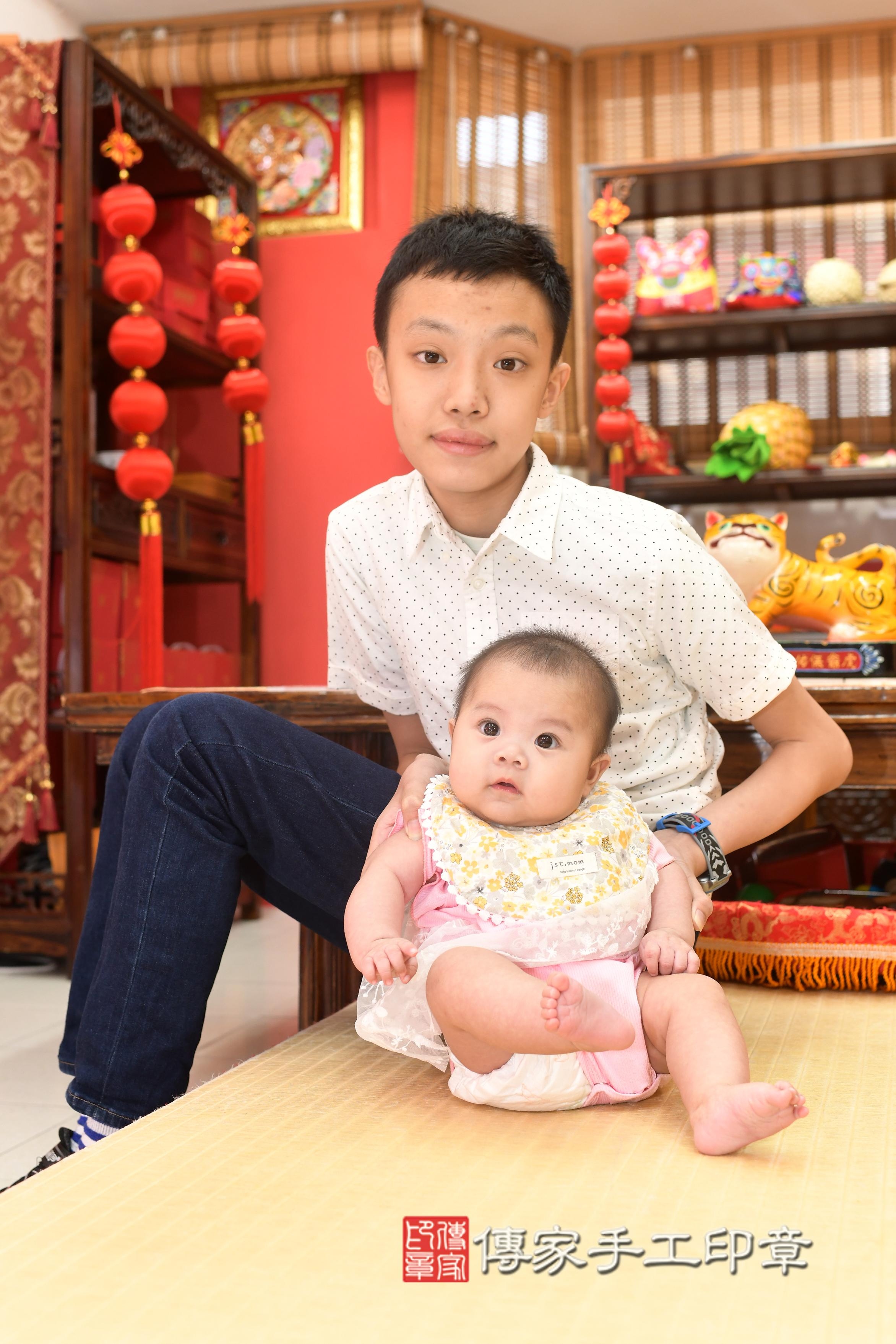 傳家手工印章高雄店、抓周、度脺、中國風會場、傳家嬰兒古禮、吉祥話、抓周道具物品24種、拍照。抓周證書。寶寶抓周、滿周歲、生日快樂、祝福