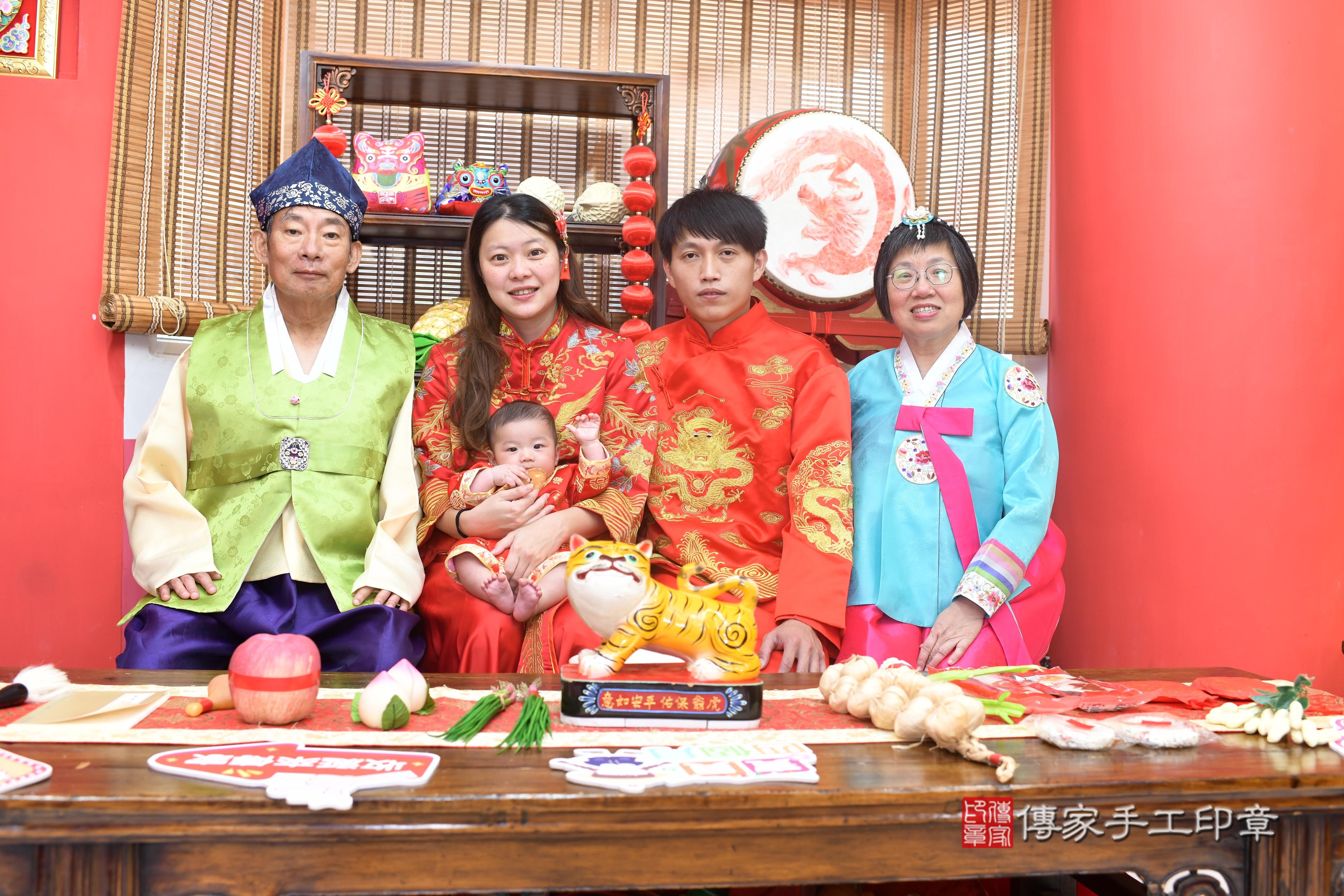 傳家手工印章高雄店、抓周、度脺、中國風會場、傳家嬰兒古禮、吉祥話、抓周道具物品24種、拍照。抓周證書。寶寶抓周、滿周歲、生日快樂、祝福