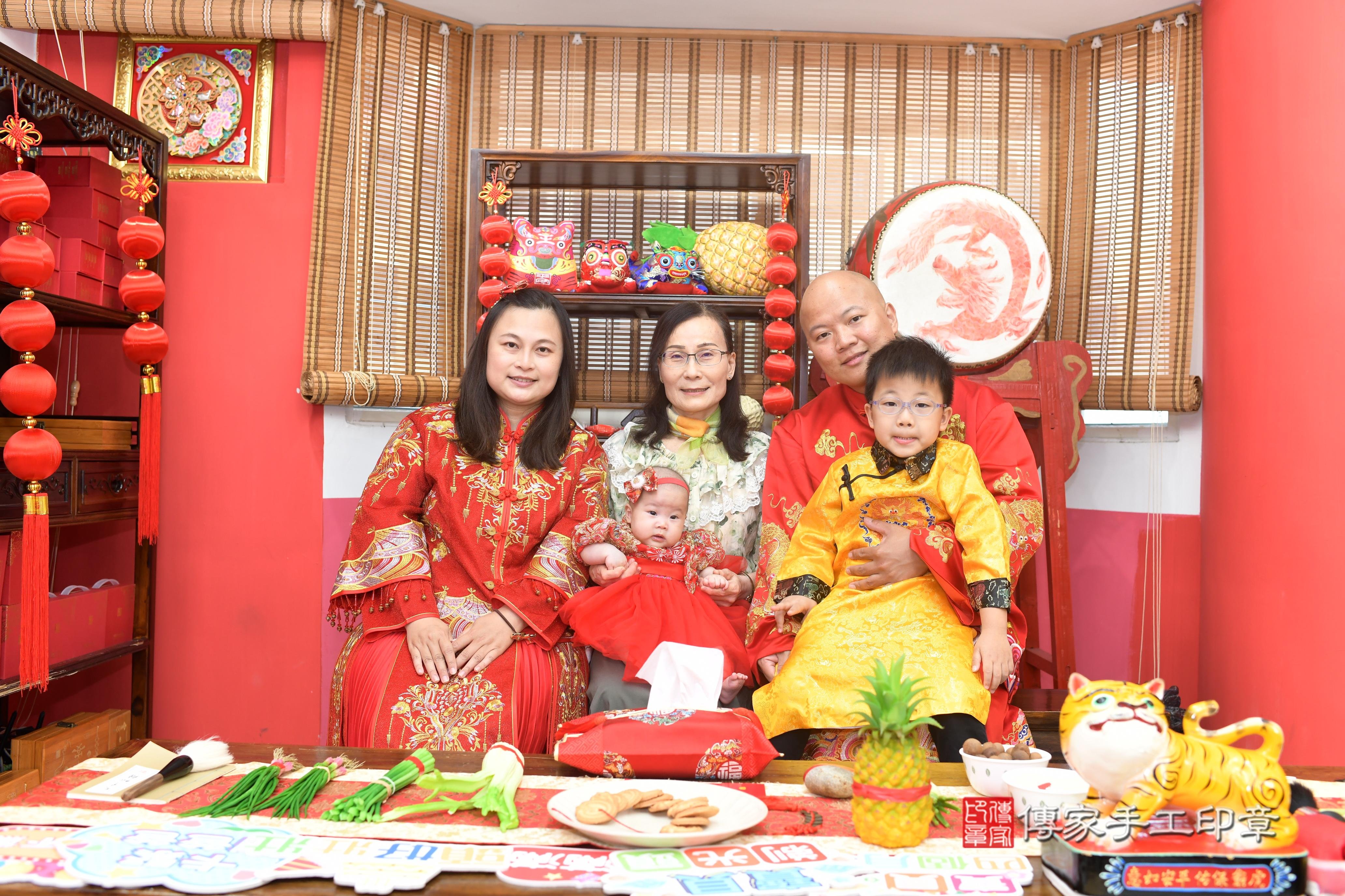 傳家手工印章高雄店、抓周、度脺、中國風會場、傳家嬰兒古禮、吉祥話、抓周道具物品24種、拍照。抓周證書。寶寶抓周、滿周歲、生日快樂、祝福