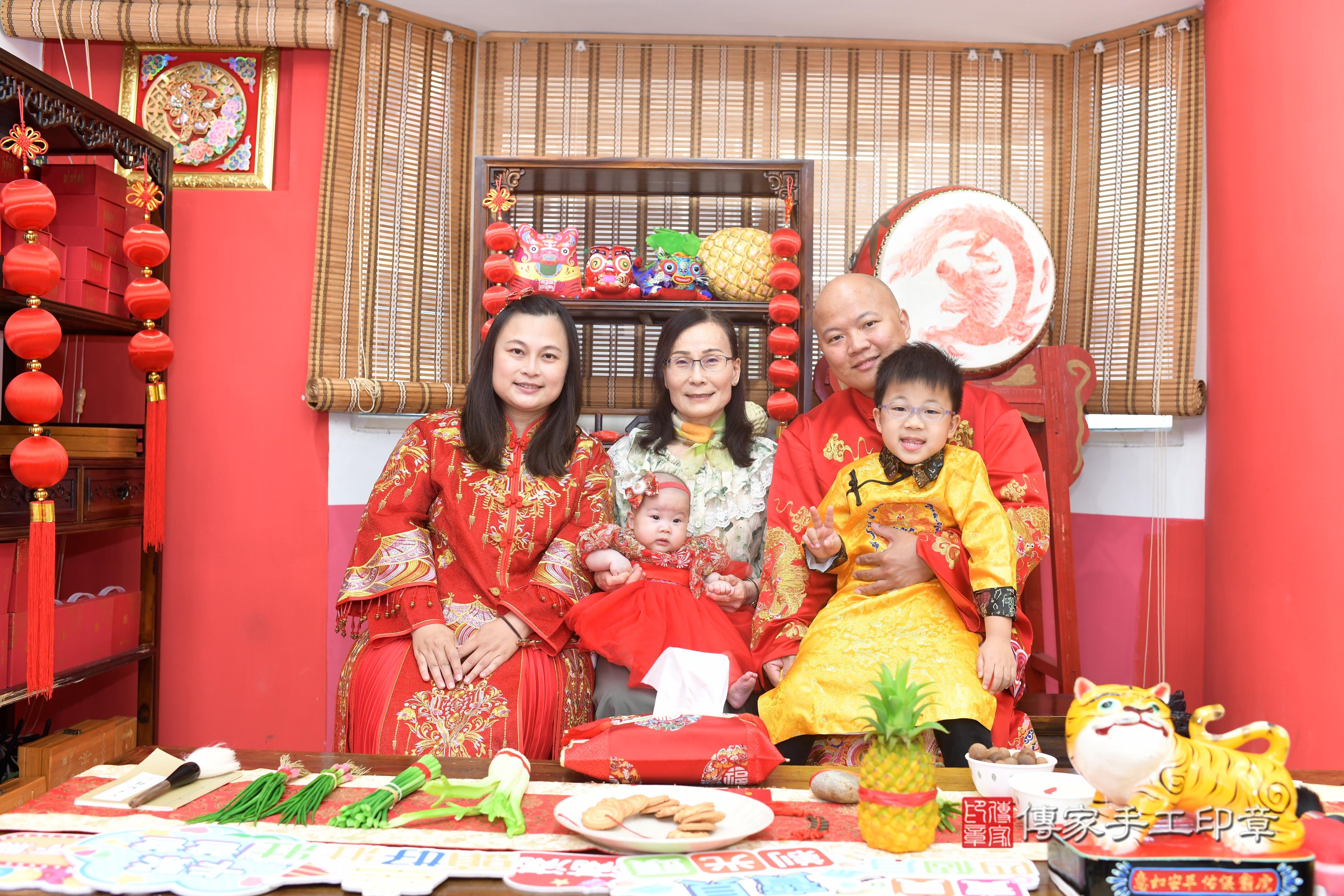 傳家手工印章高雄店、抓周、度脺、中國風會場、傳家嬰兒古禮、吉祥話、抓周道具物品24種、拍照。抓周證書。寶寶抓周、滿周歲、生日快樂、祝福