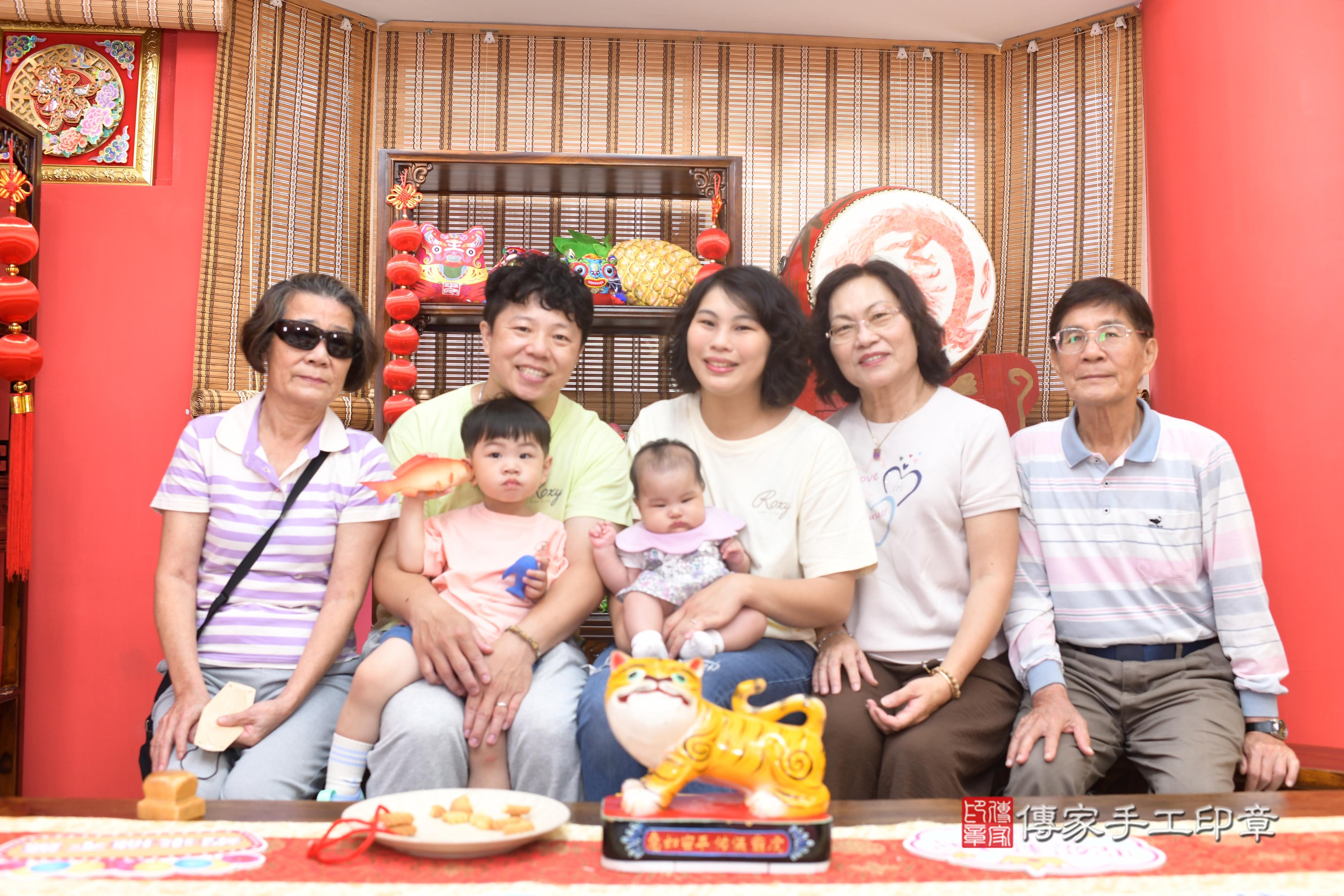 傳家手工印章高雄店、抓周、度脺、中國風會場、傳家嬰兒古禮、吉祥話、抓周道具物品24種、拍照。抓周證書。寶寶抓周、滿周歲、生日快樂、祝福
