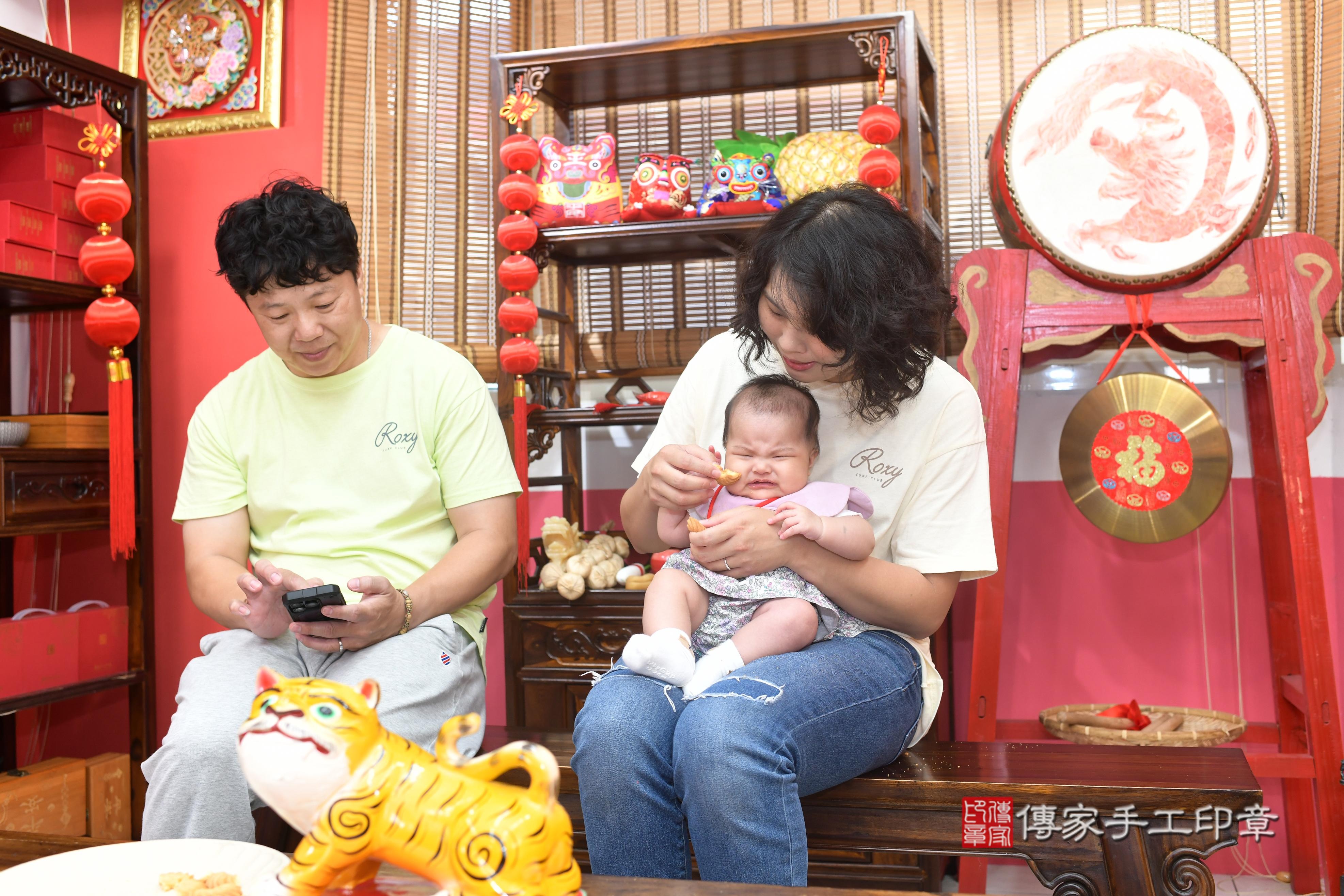 傳家手工印章高雄店、抓周、度脺、中國風會場、傳家嬰兒古禮、吉祥話、抓周道具物品24種、拍照。抓周證書。寶寶抓周、滿周歲、生日快樂、祝福