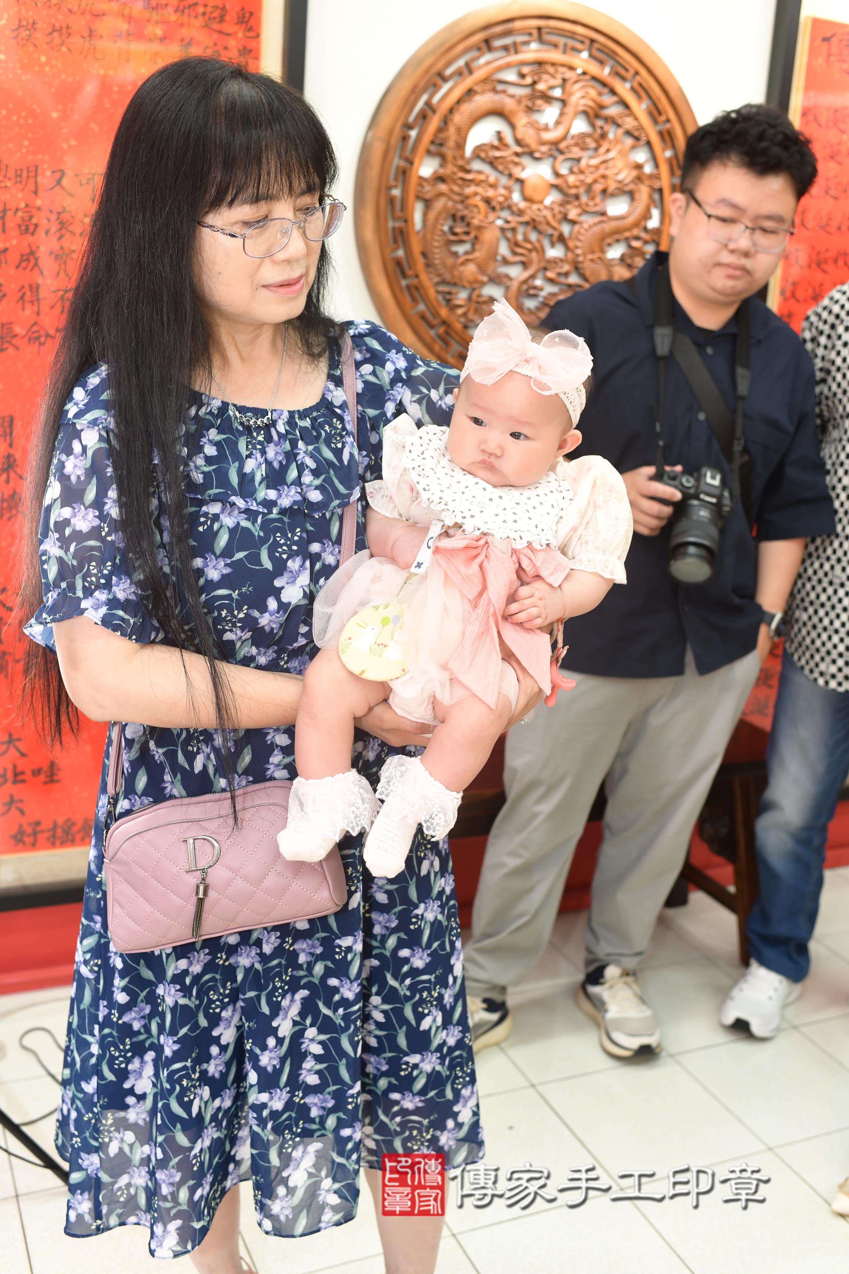 傳家手工印章高雄店、抓周、度脺、中國風會場、傳家嬰兒古禮、吉祥話、抓周道具物品24種、拍照。抓周證書。寶寶抓周、滿周歲、生日快樂、祝福