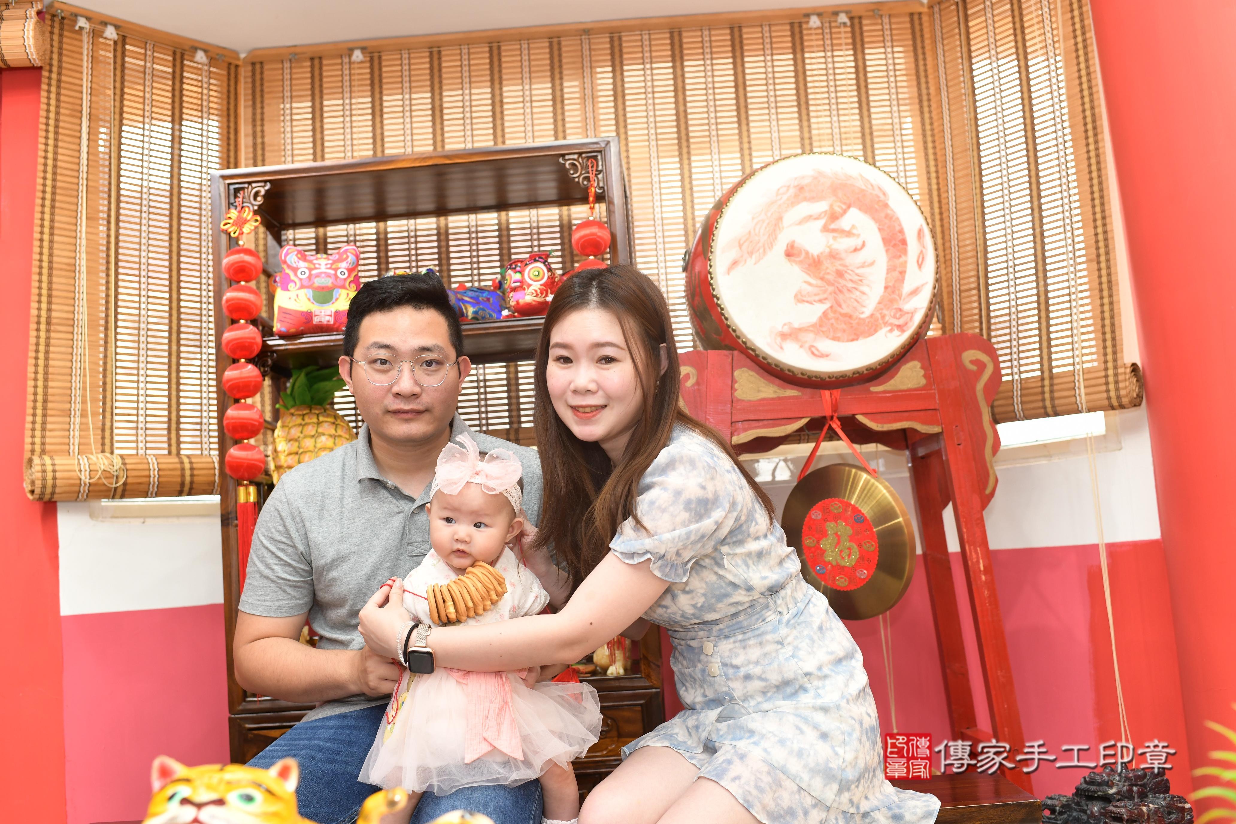 傳家手工印章高雄店、抓周、度脺、中國風會場、傳家嬰兒古禮、吉祥話、抓周道具物品24種、拍照。抓周證書。寶寶抓周、滿周歲、生日快樂、祝福