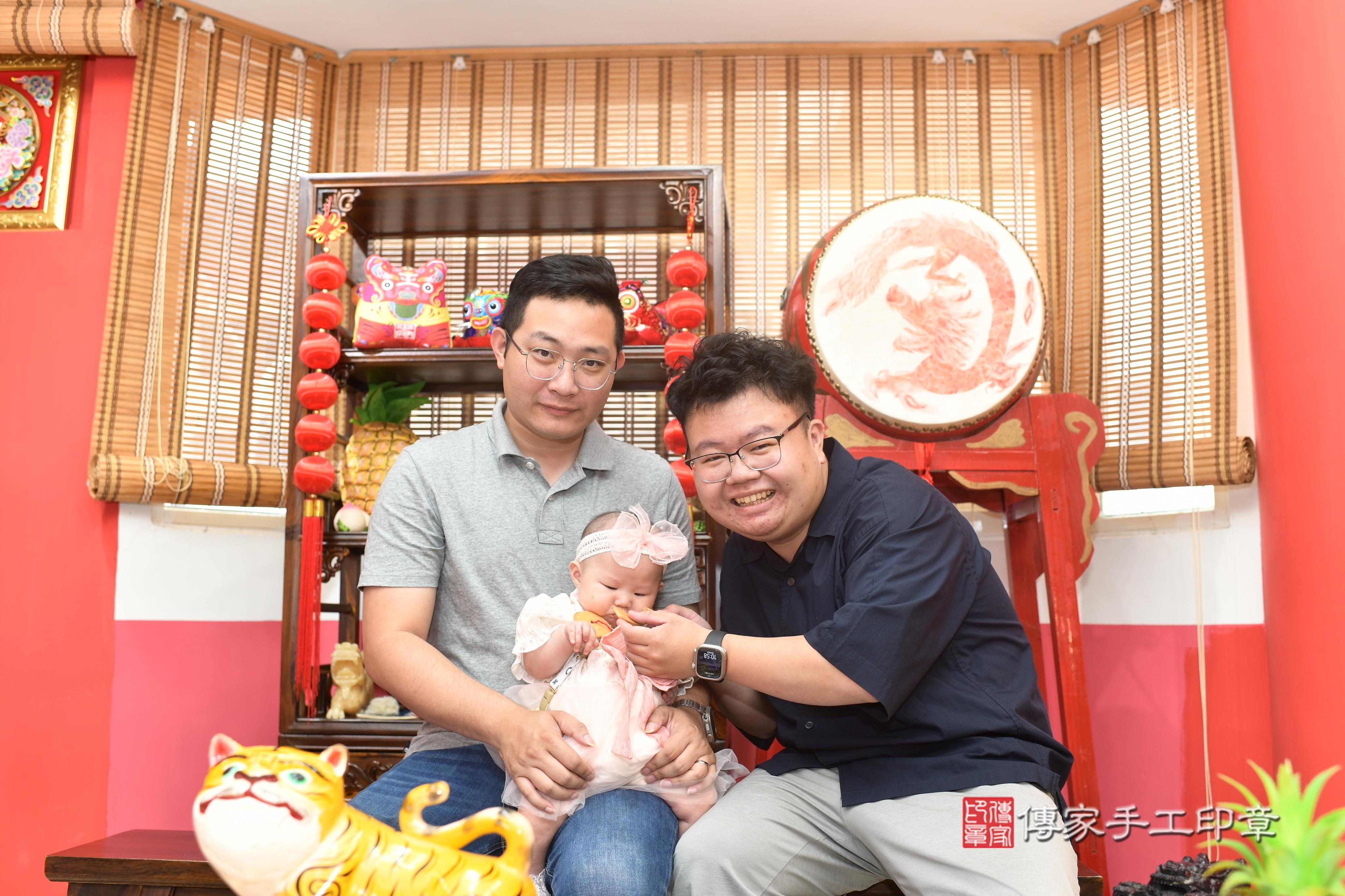 傳家手工印章高雄店、抓周、度脺、中國風會場、傳家嬰兒古禮、吉祥話、抓周道具物品24種、拍照。抓周證書。寶寶抓周、滿周歲、生日快樂、祝福