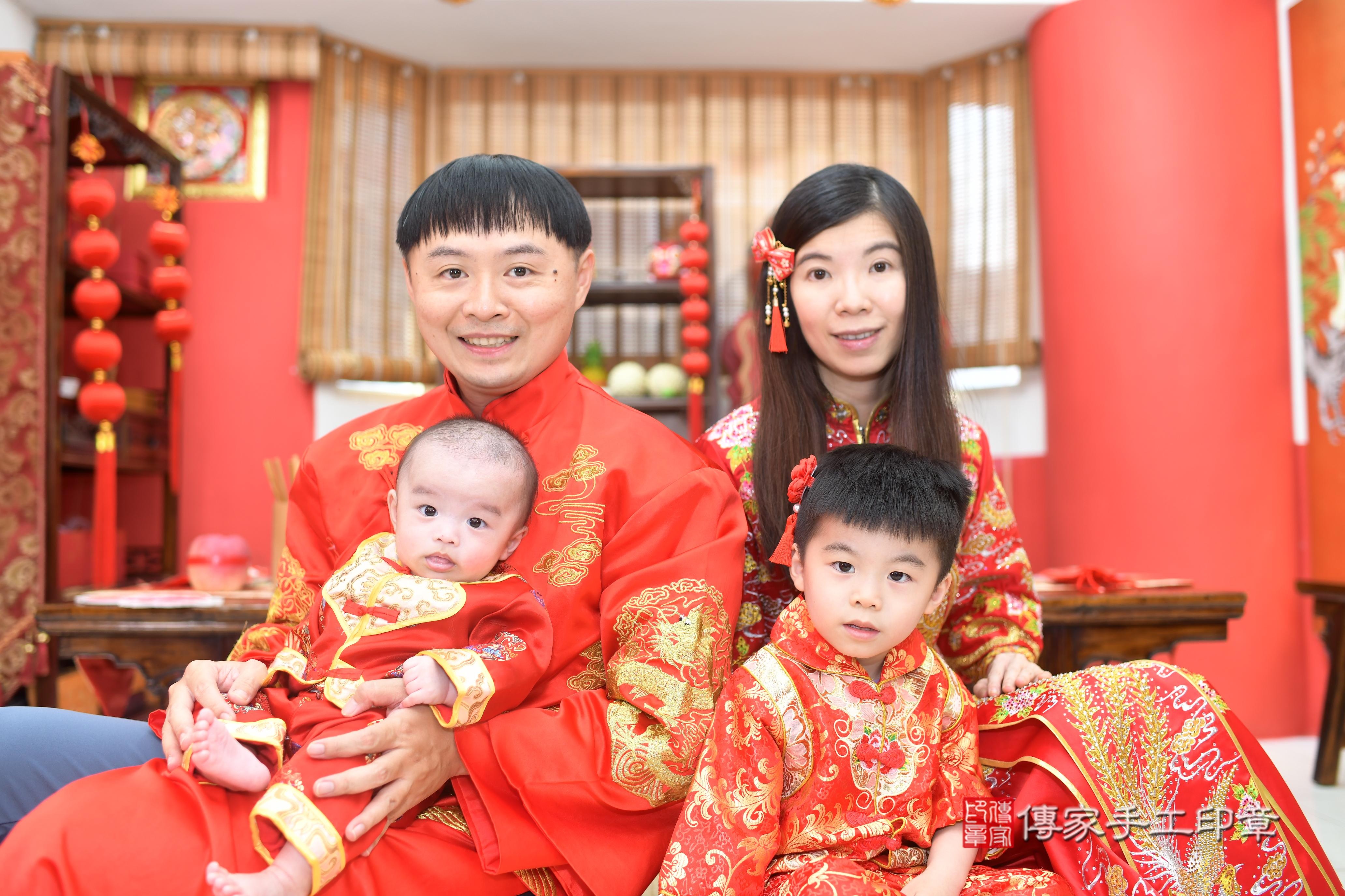 傳家手工印章高雄店、抓周、度脺、中國風會場、傳家嬰兒古禮、吉祥話、抓周道具物品24種、拍照。抓周證書。寶寶抓周、滿周歲、生日快樂、祝福