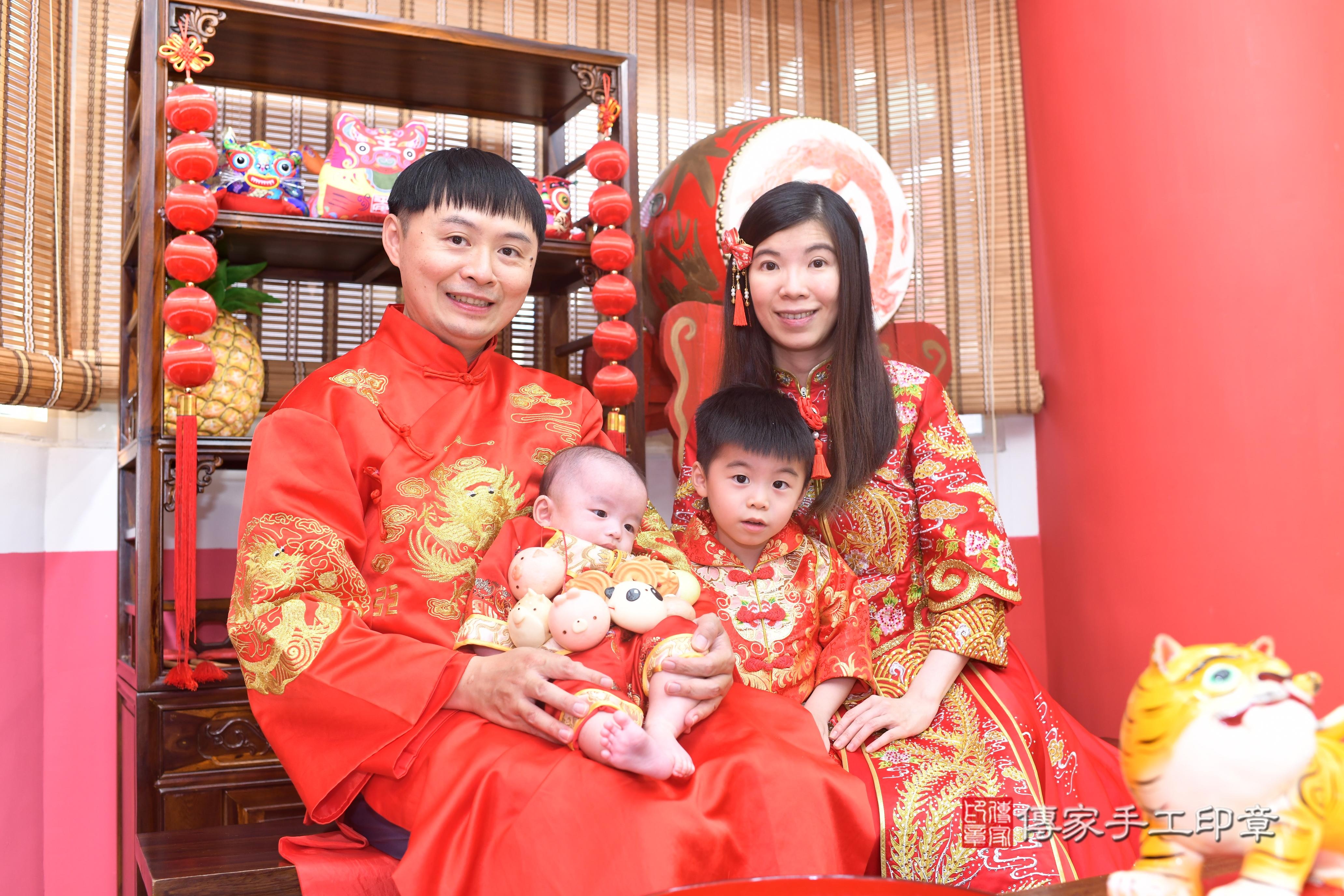 傳家手工印章高雄店、抓周、度脺、中國風會場、傳家嬰兒古禮、吉祥話、抓周道具物品24種、拍照。抓周證書。寶寶抓周、滿周歲、生日快樂、祝福