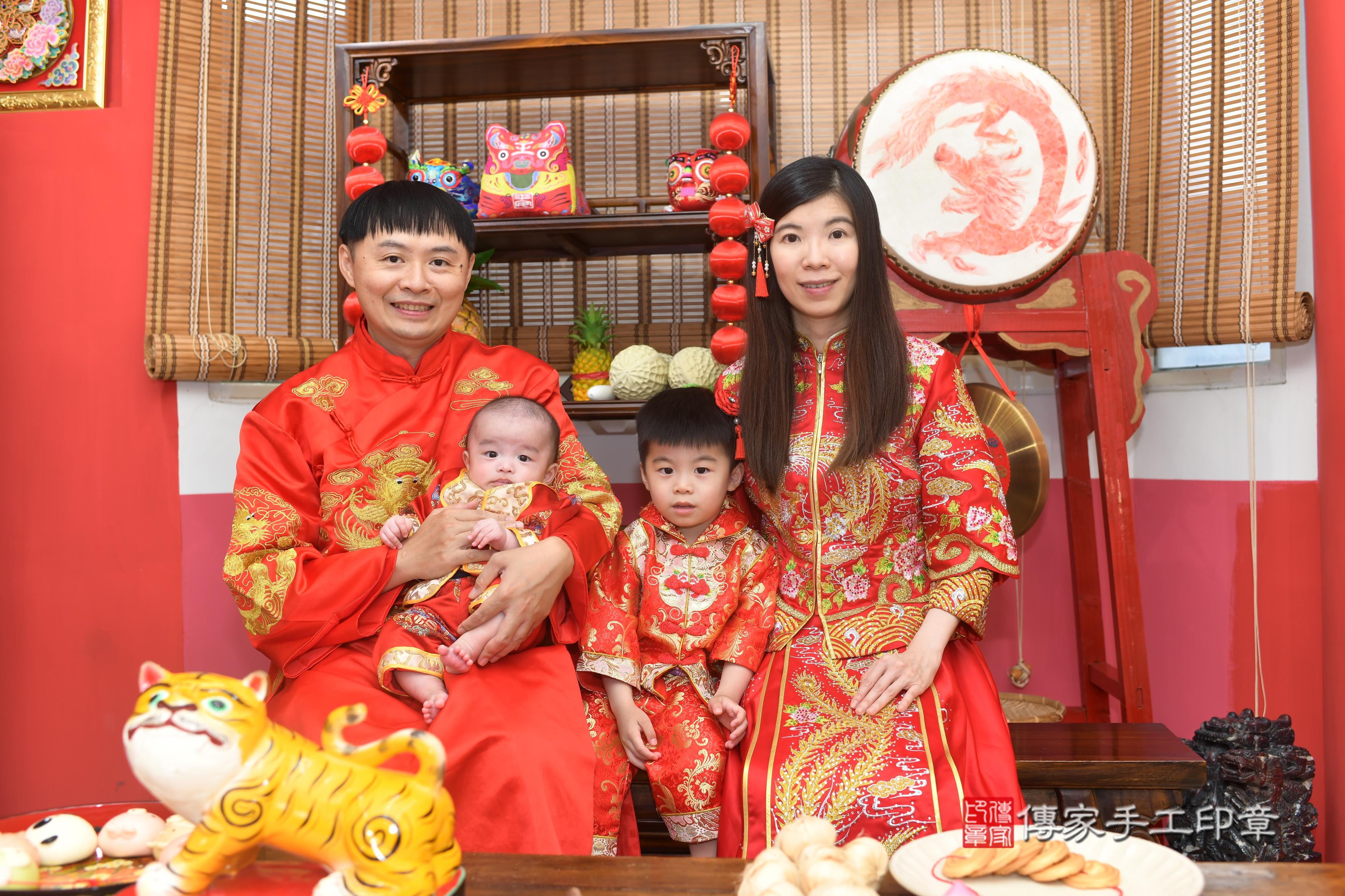 傳家手工印章高雄店、抓周、度脺、中國風會場、傳家嬰兒古禮、吉祥話、抓周道具物品24種、拍照。抓周證書。寶寶抓周、滿周歲、生日快樂、祝福