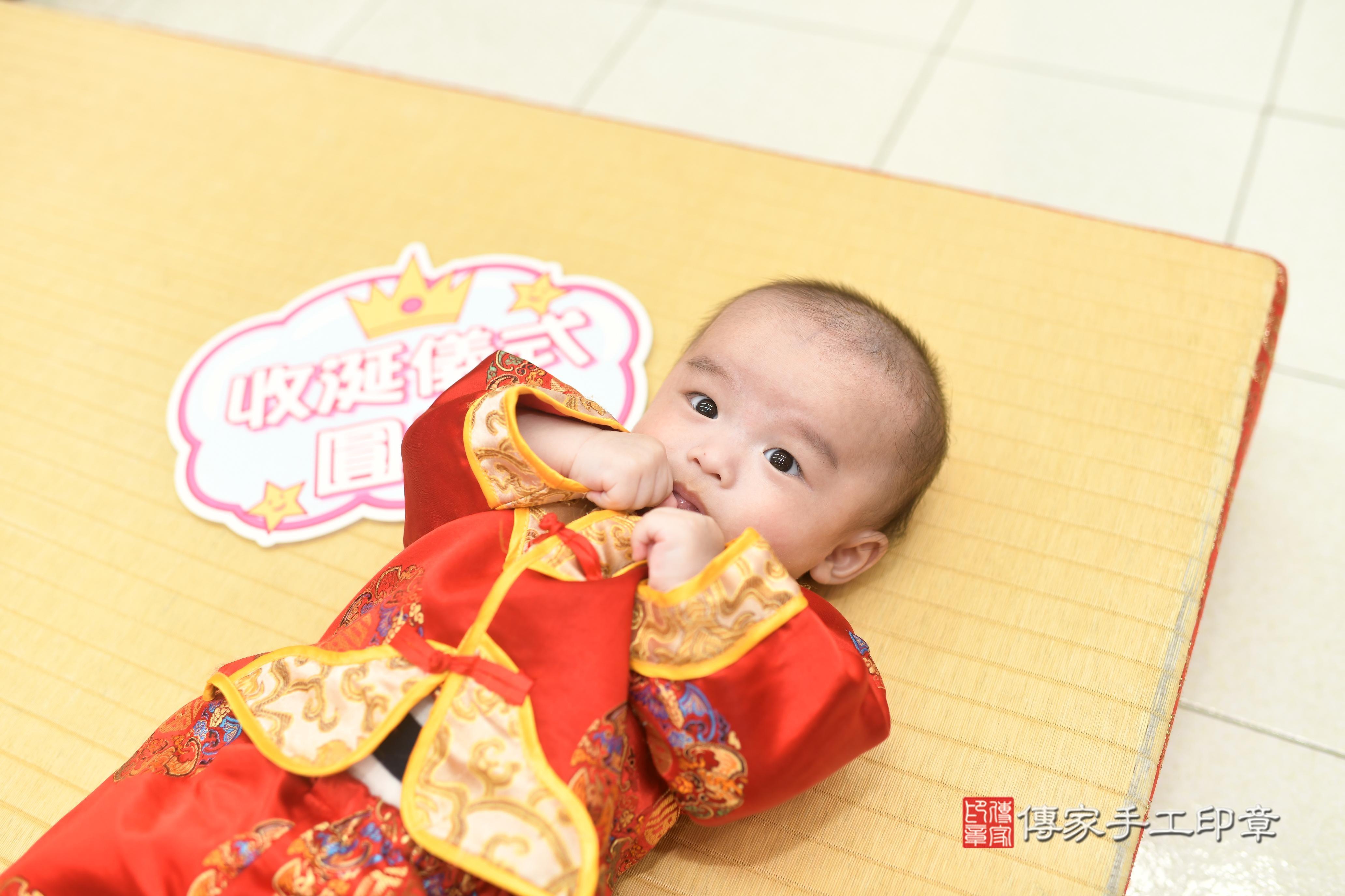 傳家手工印章高雄店、抓周、度脺、中國風會場、傳家嬰兒古禮、吉祥話、抓周道具物品24種、拍照。抓周證書。寶寶抓周、滿周歲、生日快樂、祝福