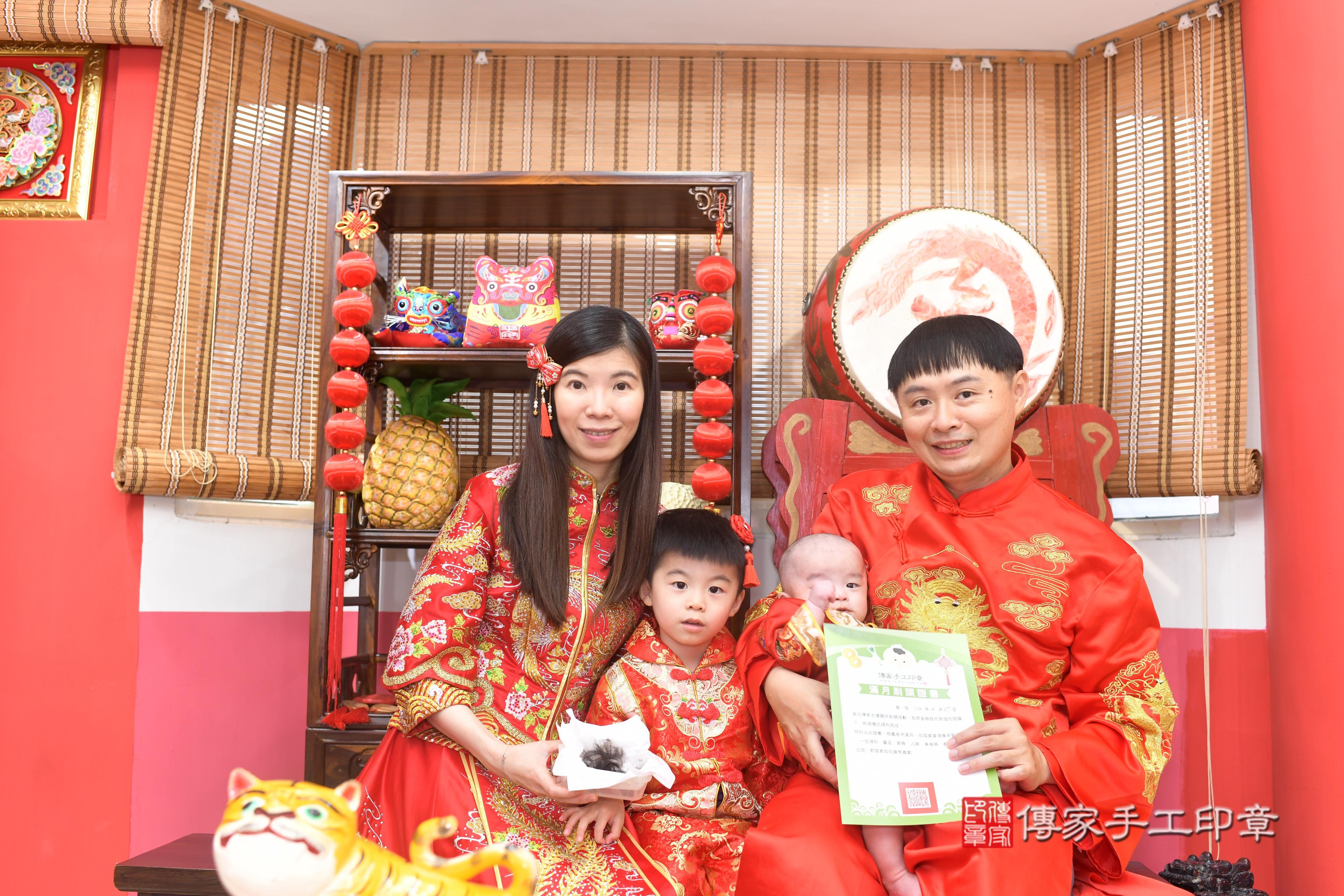 傳家手工印章高雄店、抓周、度脺、中國風會場、傳家嬰兒古禮、吉祥話、抓周道具物品24種、拍照。抓周證書。寶寶抓周、滿周歲、生日快樂、祝福