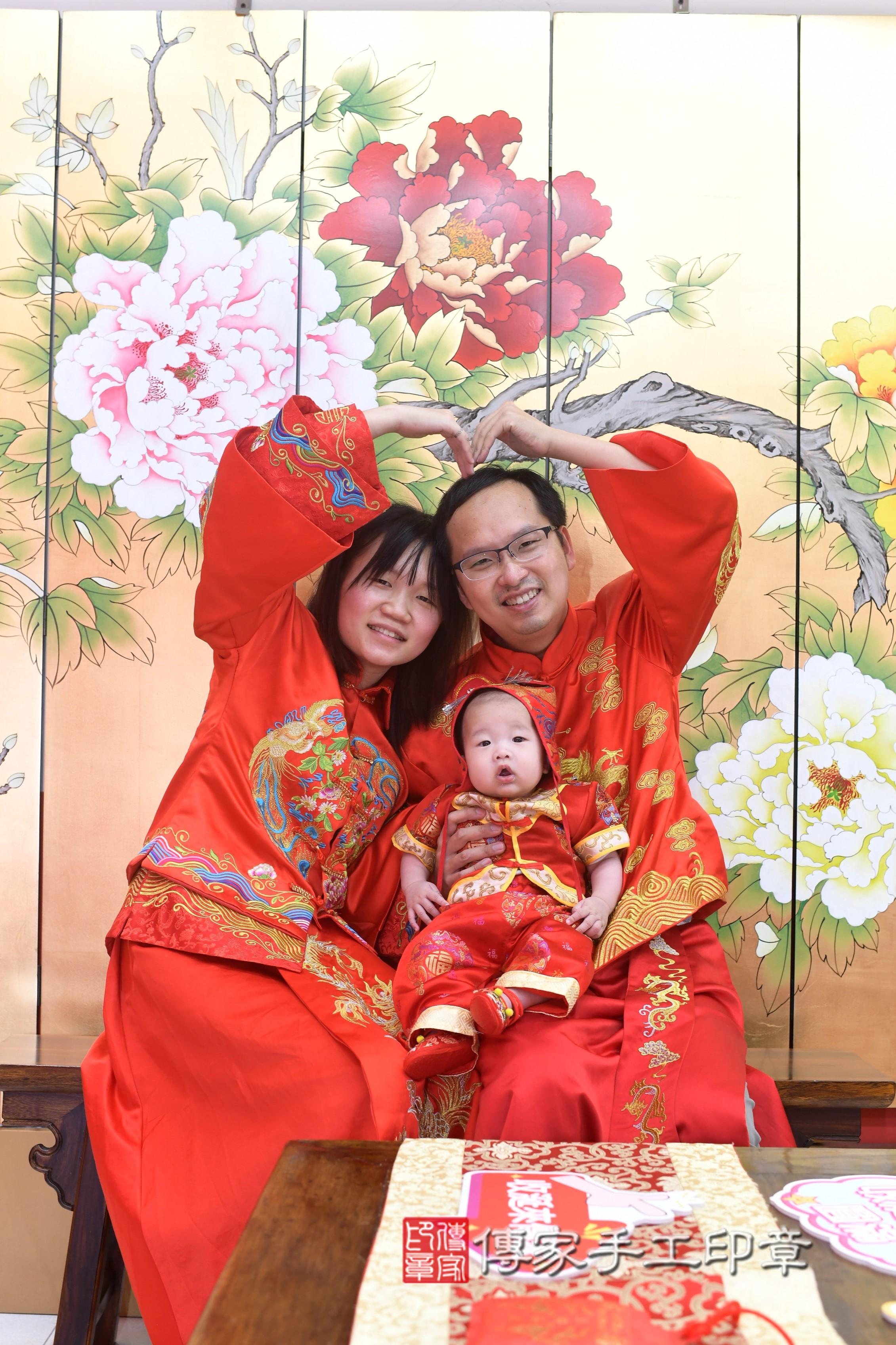 傳家手工印章高雄店、抓周、度脺、中國風會場、傳家嬰兒古禮、吉祥話、抓周道具物品24種、拍照。抓周證書。寶寶抓周、滿周歲、生日快樂、祝福