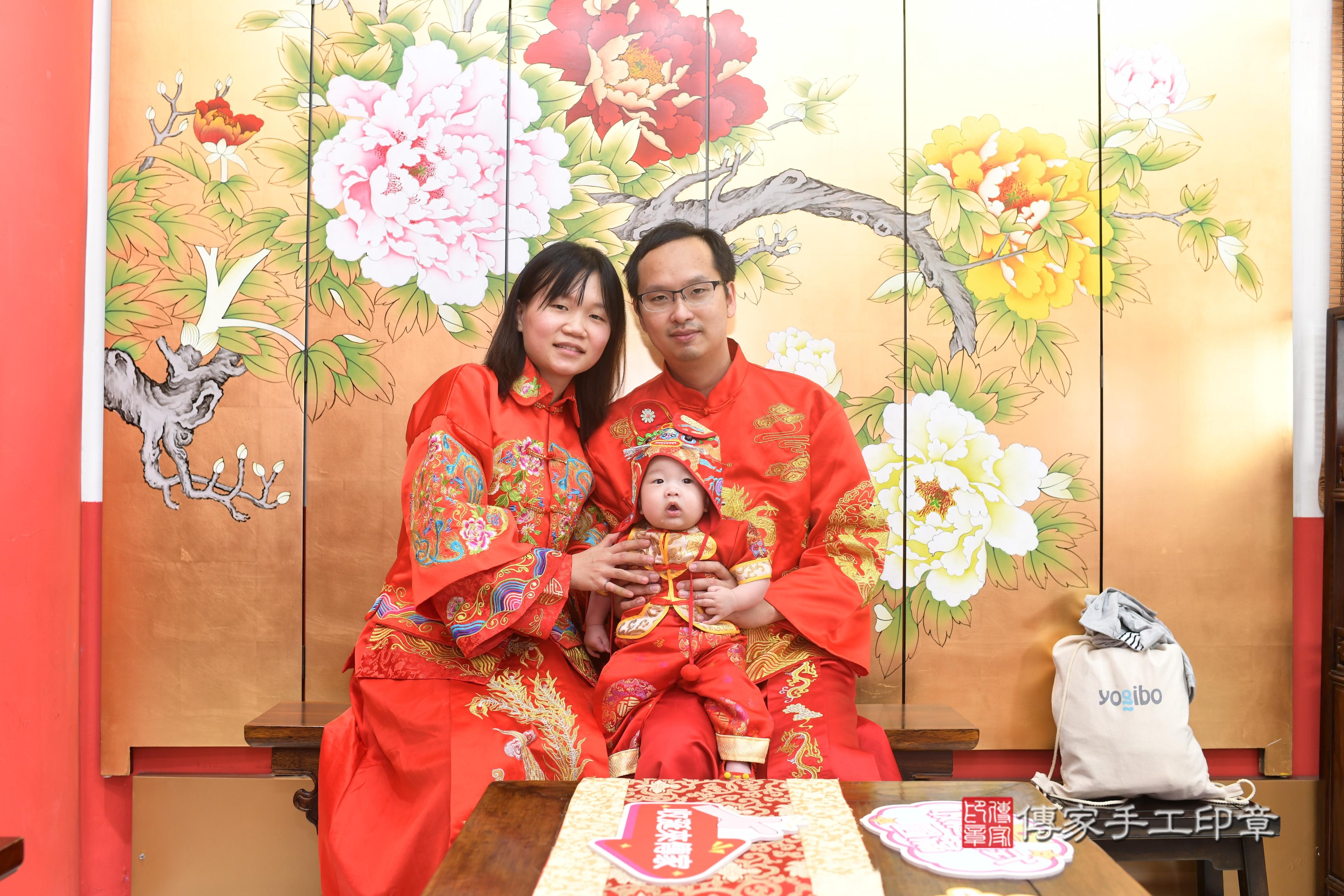 傳家手工印章高雄店、抓周、度脺、中國風會場、傳家嬰兒古禮、吉祥話、抓周道具物品24種、拍照。抓周證書。寶寶抓周、滿周歲、生日快樂、祝福
