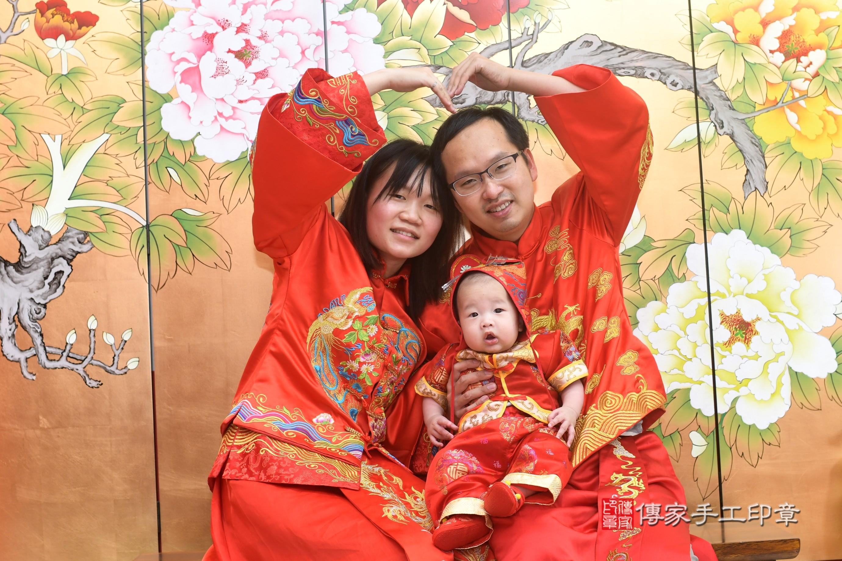 傳家手工印章高雄店、抓周、度脺、中國風會場、傳家嬰兒古禮、吉祥話、抓周道具物品24種、拍照。抓周證書。寶寶抓周、滿周歲、生日快樂、祝福