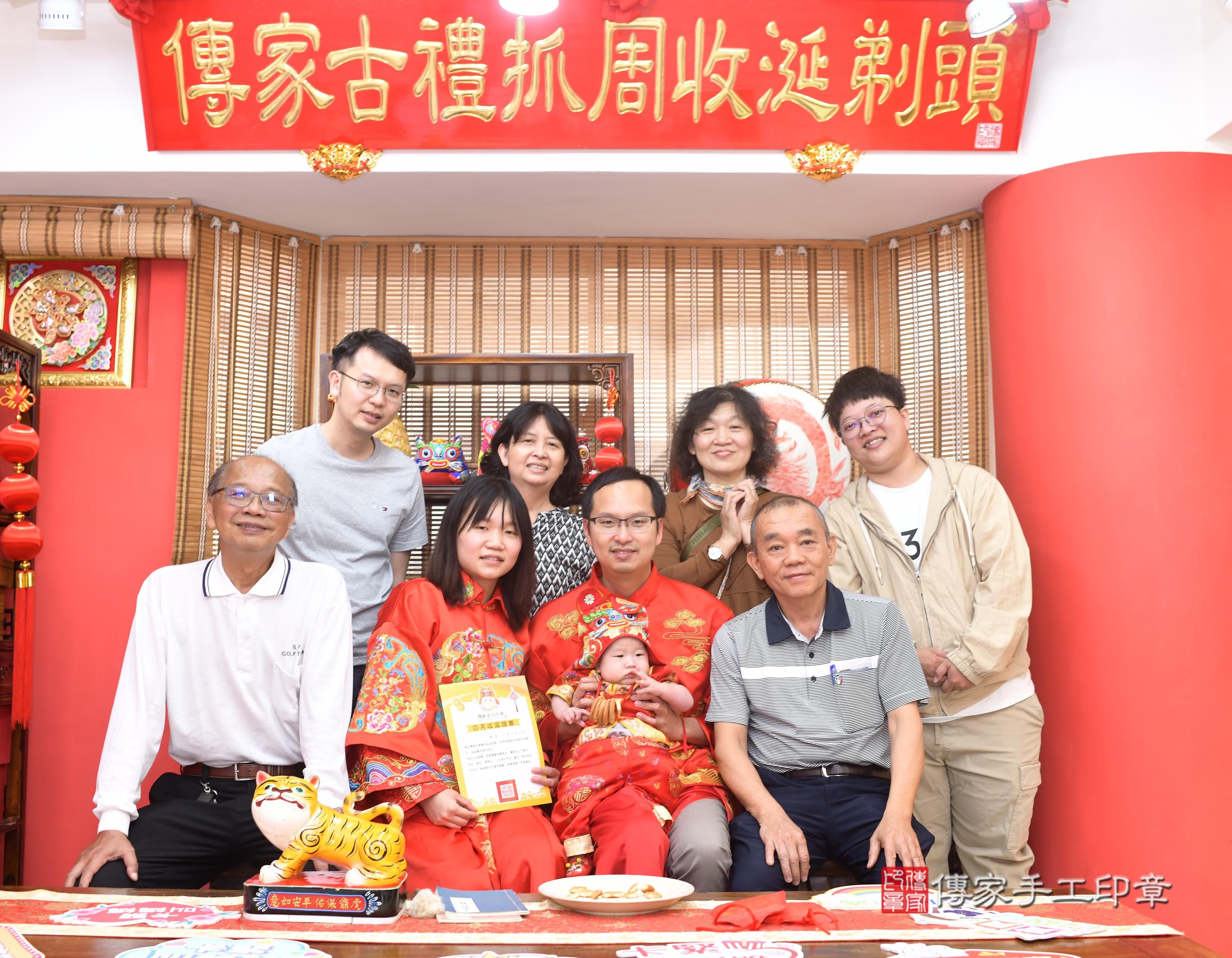 傳家手工印章高雄店、抓周、度脺、中國風會場、傳家嬰兒古禮、吉祥話、抓周道具物品24種、拍照。抓周證書。寶寶抓周、滿周歲、生日快樂、祝福