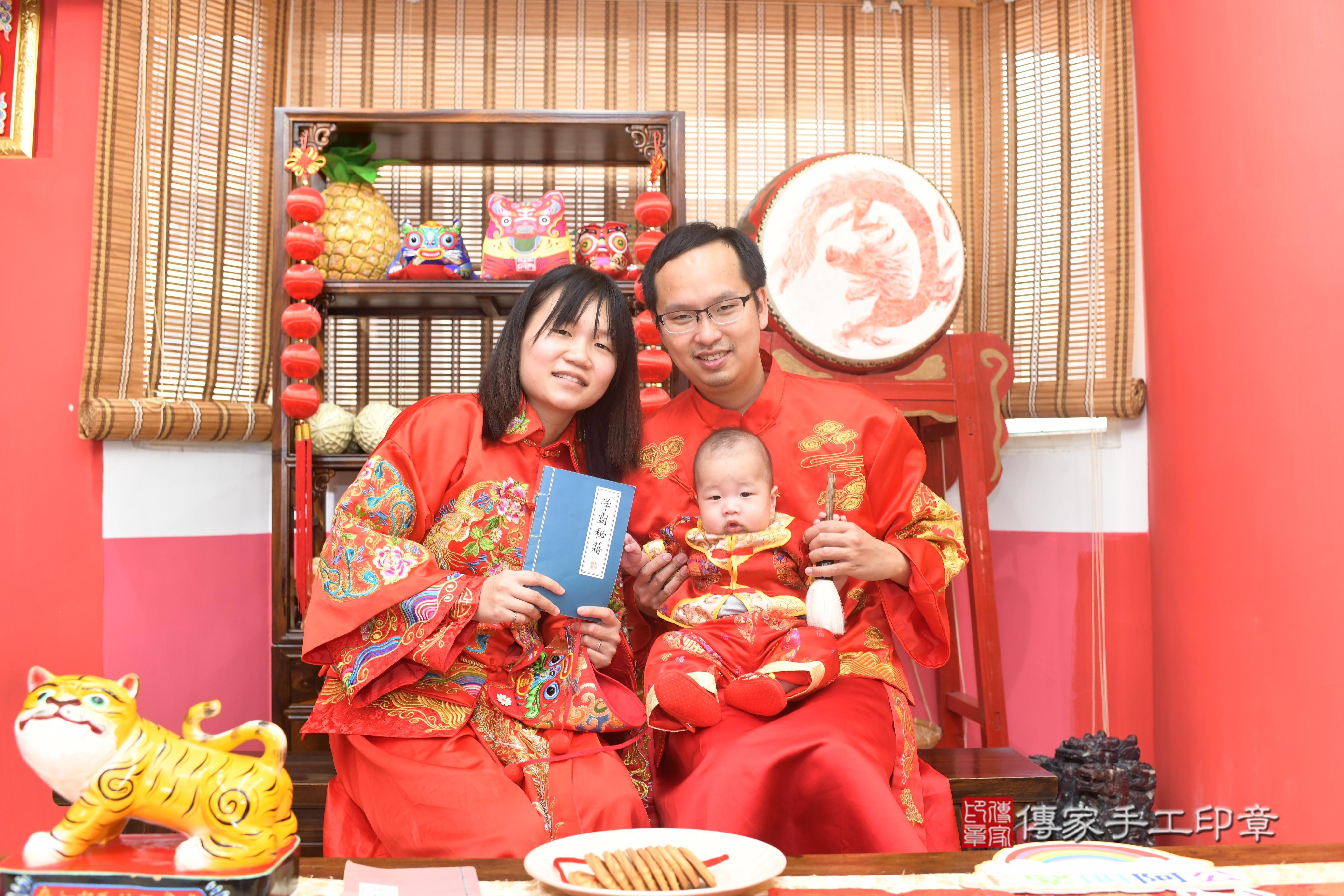 傳家手工印章高雄店、抓周、度脺、中國風會場、傳家嬰兒古禮、吉祥話、抓周道具物品24種、拍照。抓周證書。寶寶抓周、滿周歲、生日快樂、祝福