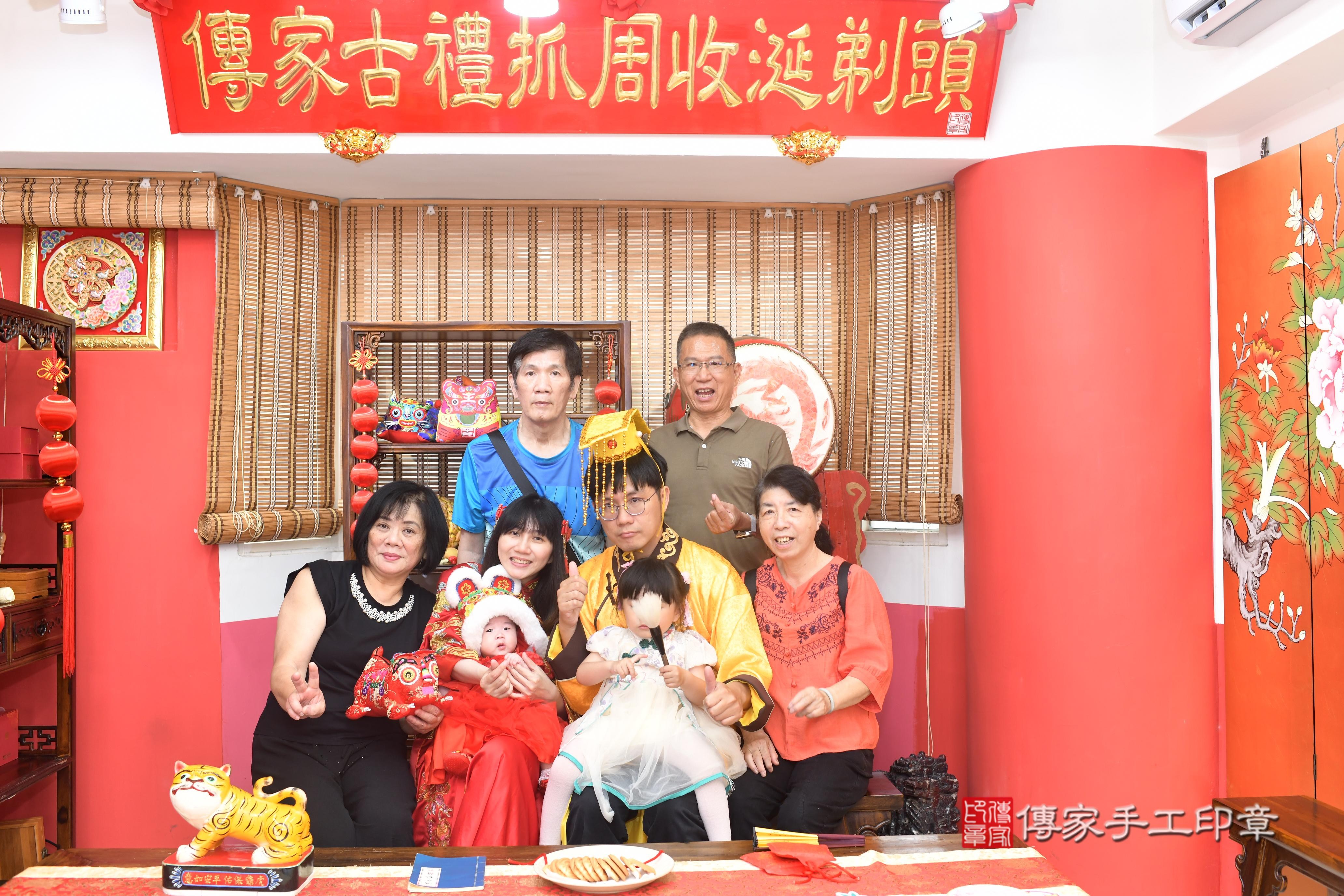傳家手工印章高雄店、抓周、度脺、中國風會場、傳家嬰兒古禮、吉祥話、抓周道具物品24種、拍照。抓周證書。寶寶抓周、滿周歲、生日快樂、祝福