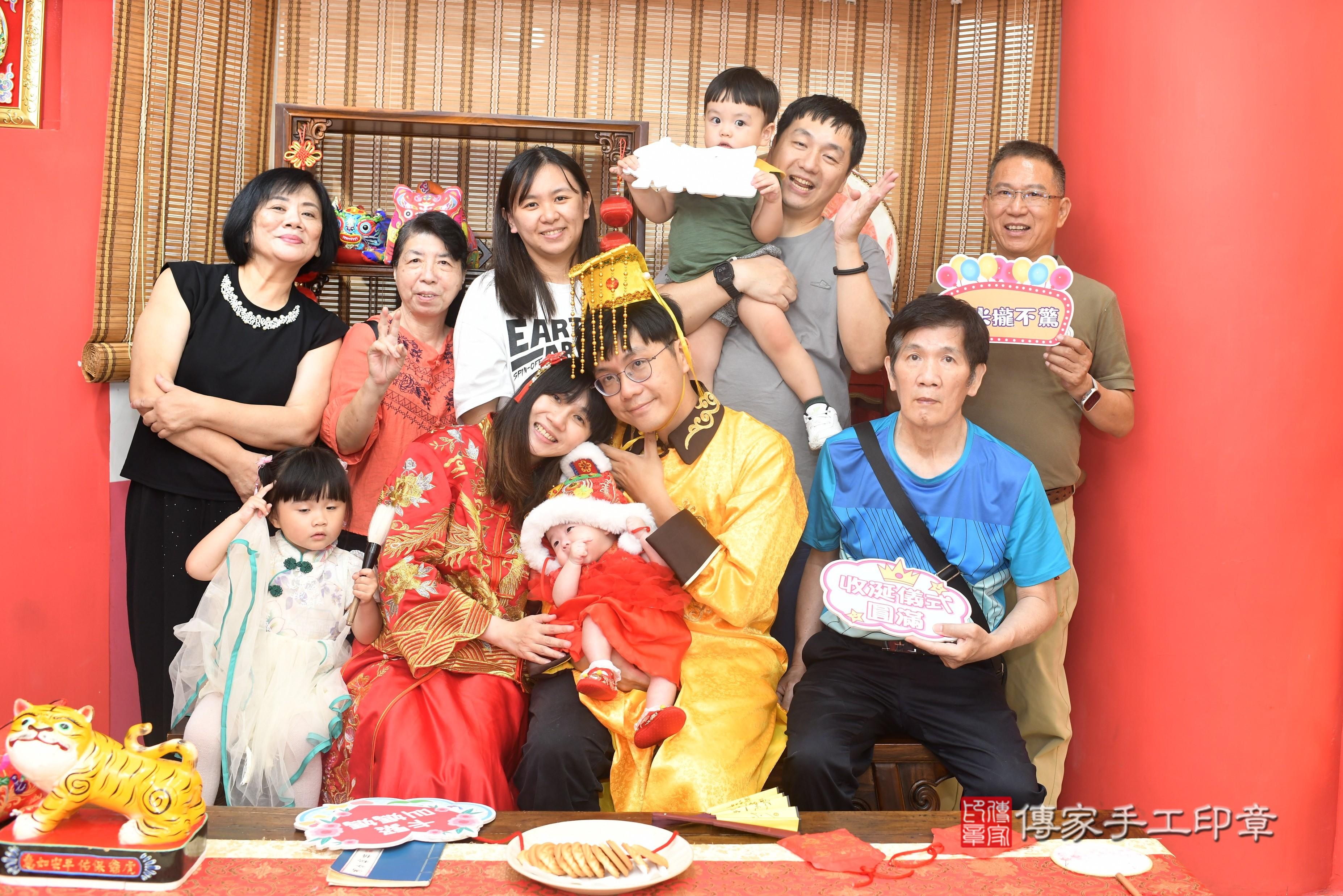 傳家手工印章高雄店、抓周、度脺、中國風會場、傳家嬰兒古禮、吉祥話、抓周道具物品24種、拍照。抓周證書。寶寶抓周、滿周歲、生日快樂、祝福