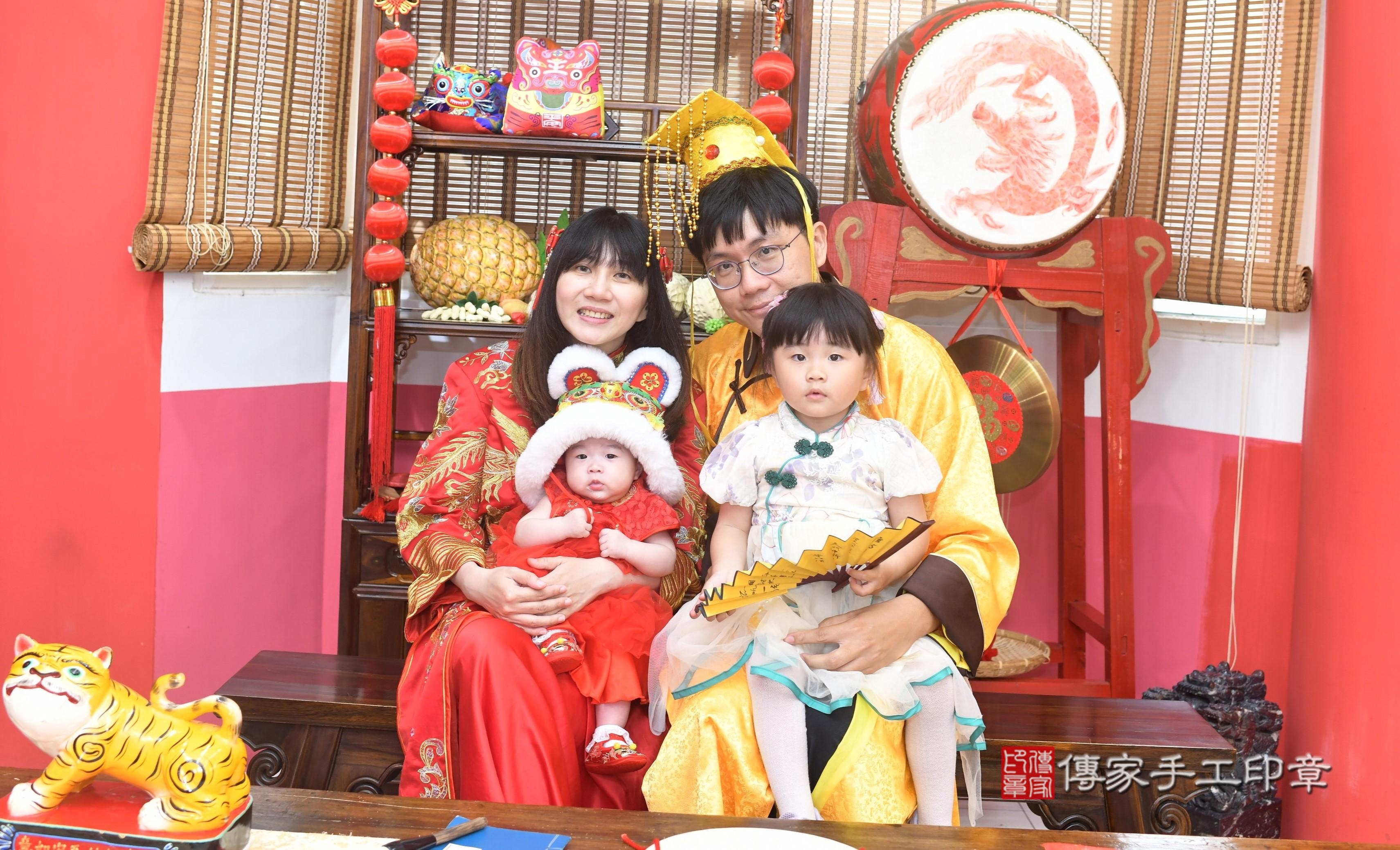 傳家手工印章高雄店、抓周、度脺、中國風會場、傳家嬰兒古禮、吉祥話、抓周道具物品24種、拍照。抓周證書。寶寶抓周、滿周歲、生日快樂、祝福