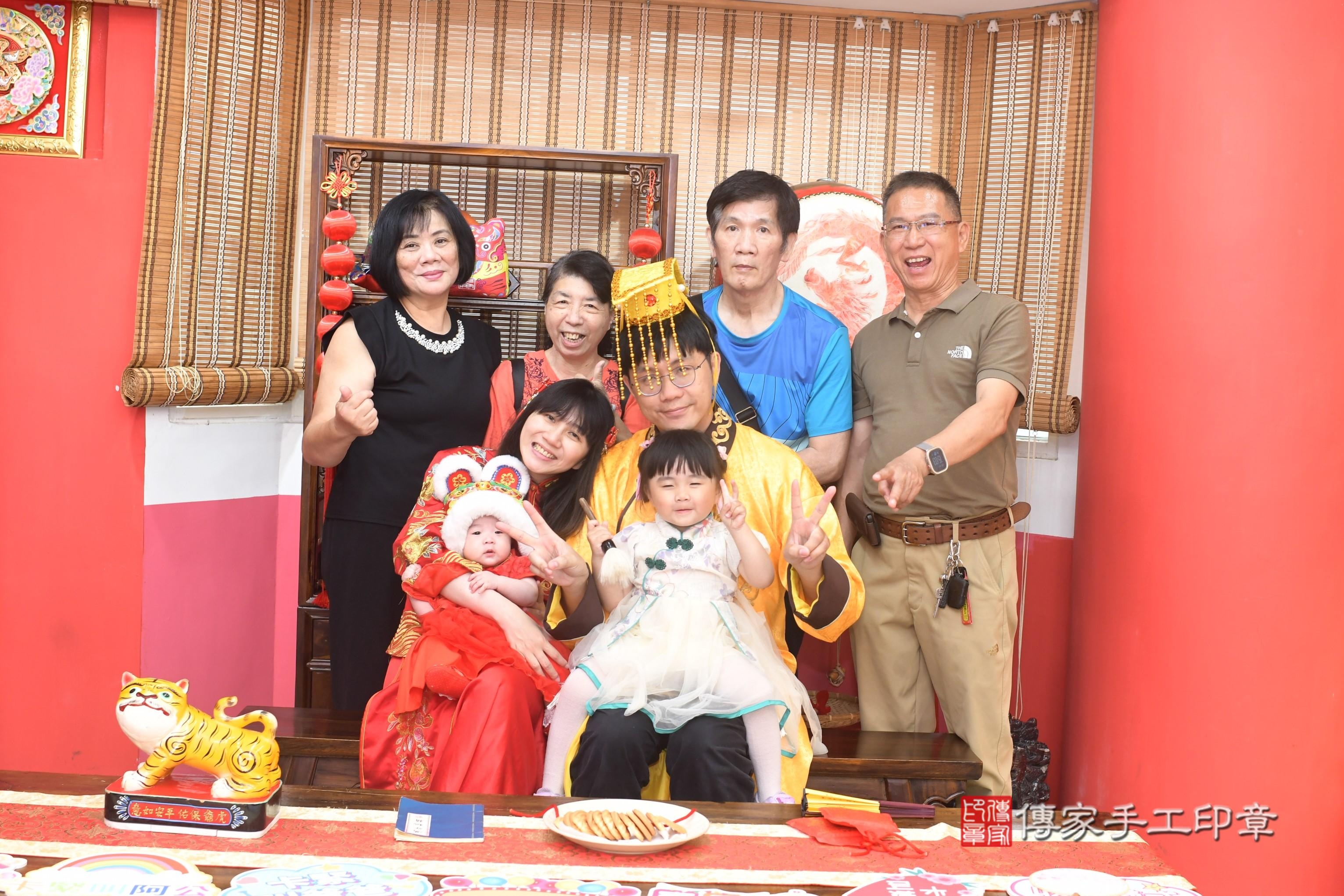 傳家手工印章高雄店、抓周、度脺、中國風會場、傳家嬰兒古禮、吉祥話、抓周道具物品24種、拍照。抓周證書。寶寶抓周、滿周歲、生日快樂、祝福
