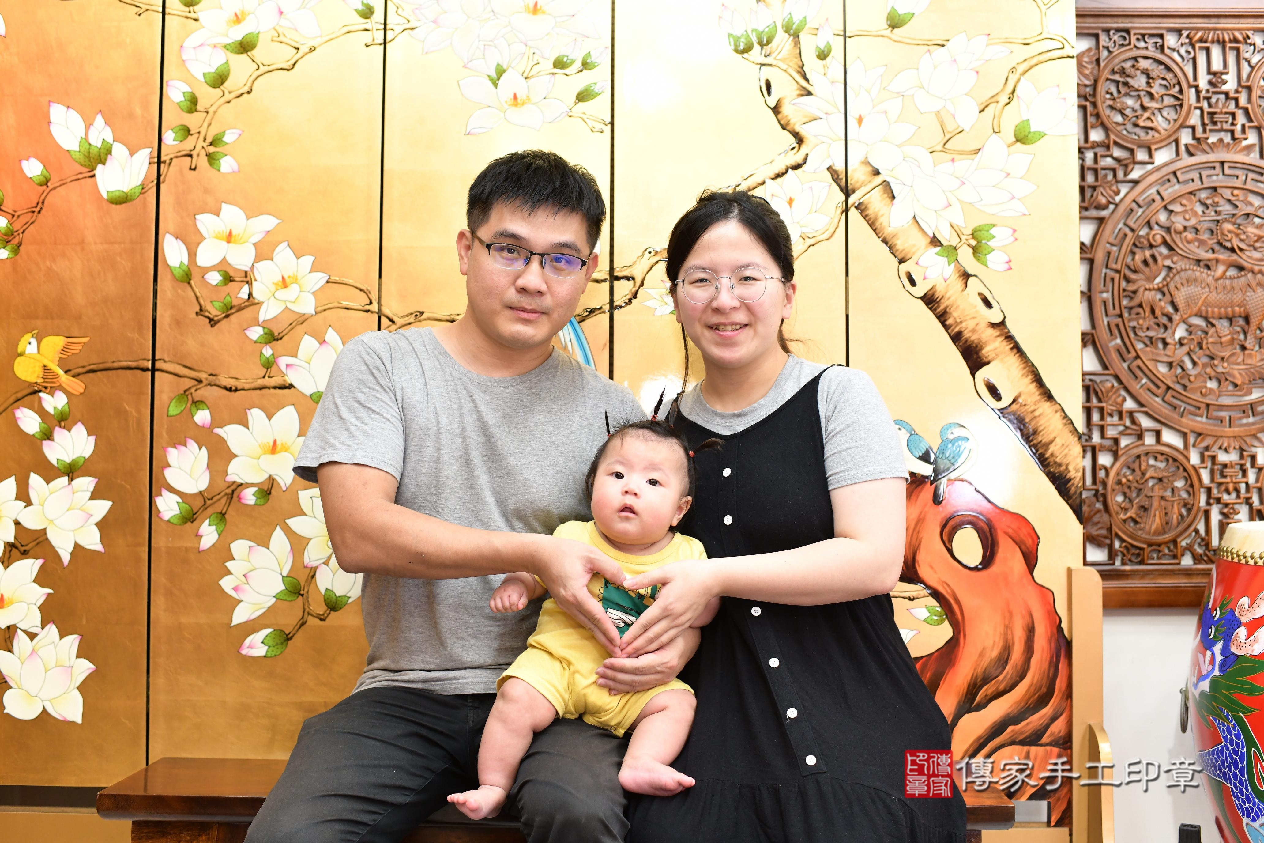 傳家手工印章台南店、抓周、度脺、中國風會場、傳家嬰兒古禮、吉祥話、抓周道具物品24種、拍照。抓周證書。寶寶抓周、滿周歲、生日快樂、祝福