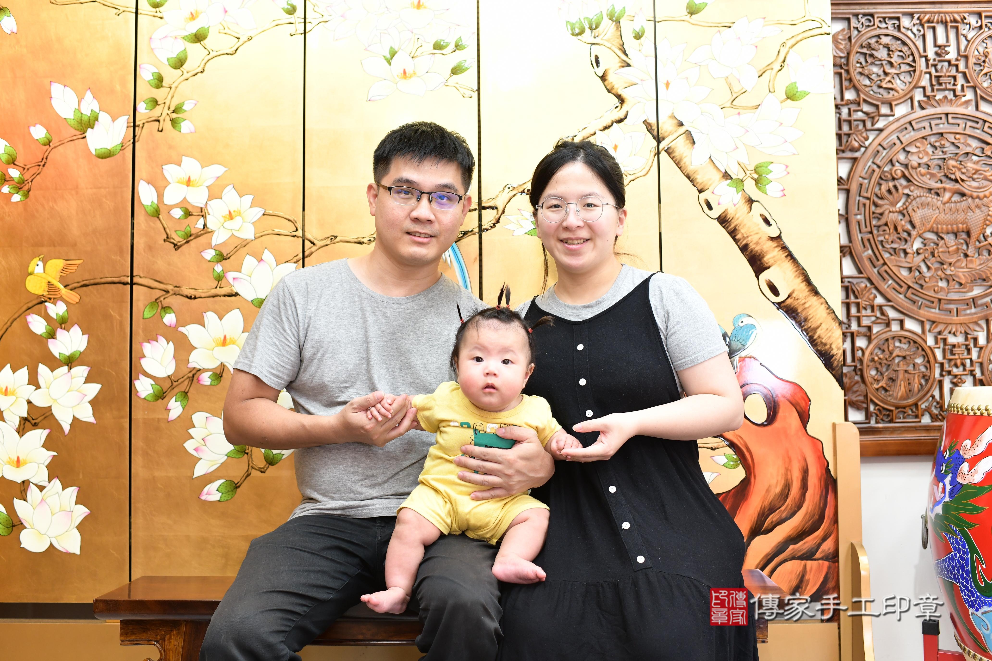 傳家手工印章台南店、抓周、度脺、中國風會場、傳家嬰兒古禮、吉祥話、抓周道具物品24種、拍照。抓周證書。寶寶抓周、滿周歲、生日快樂、祝福