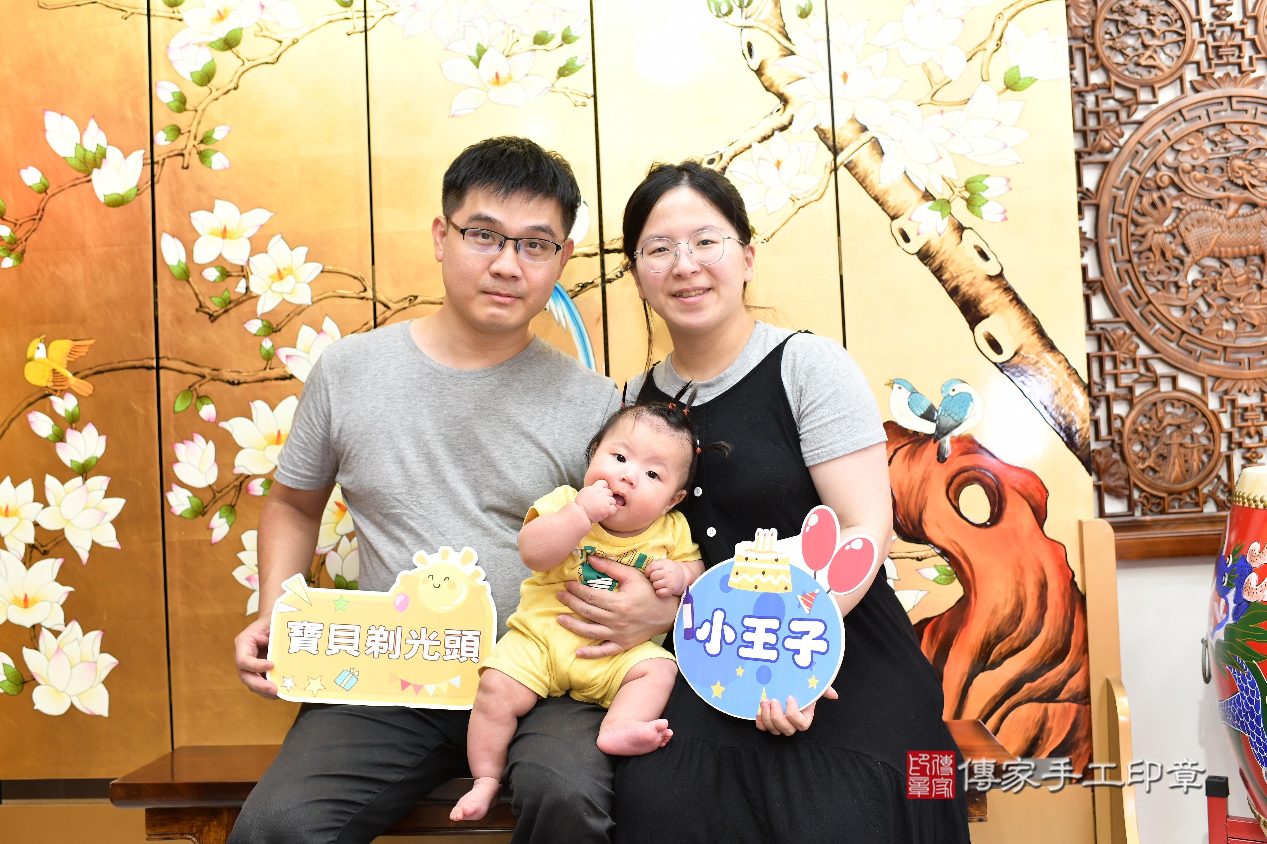 傳家手工印章台南店、抓周、度脺、中國風會場、傳家嬰兒古禮、吉祥話、抓周道具物品24種、拍照。抓周證書。寶寶抓周、滿周歲、生日快樂、祝福
